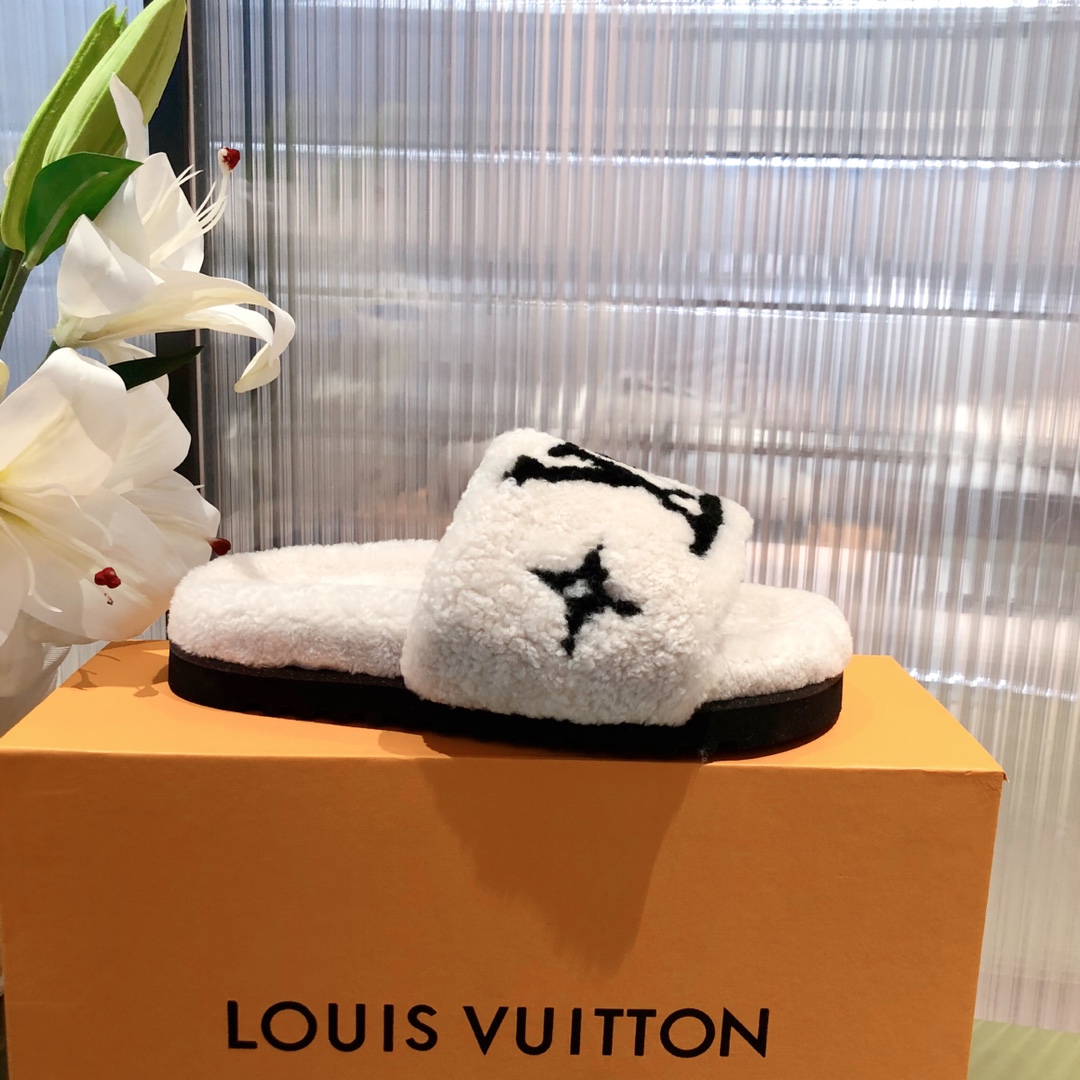 l0*is V*t0n slippers