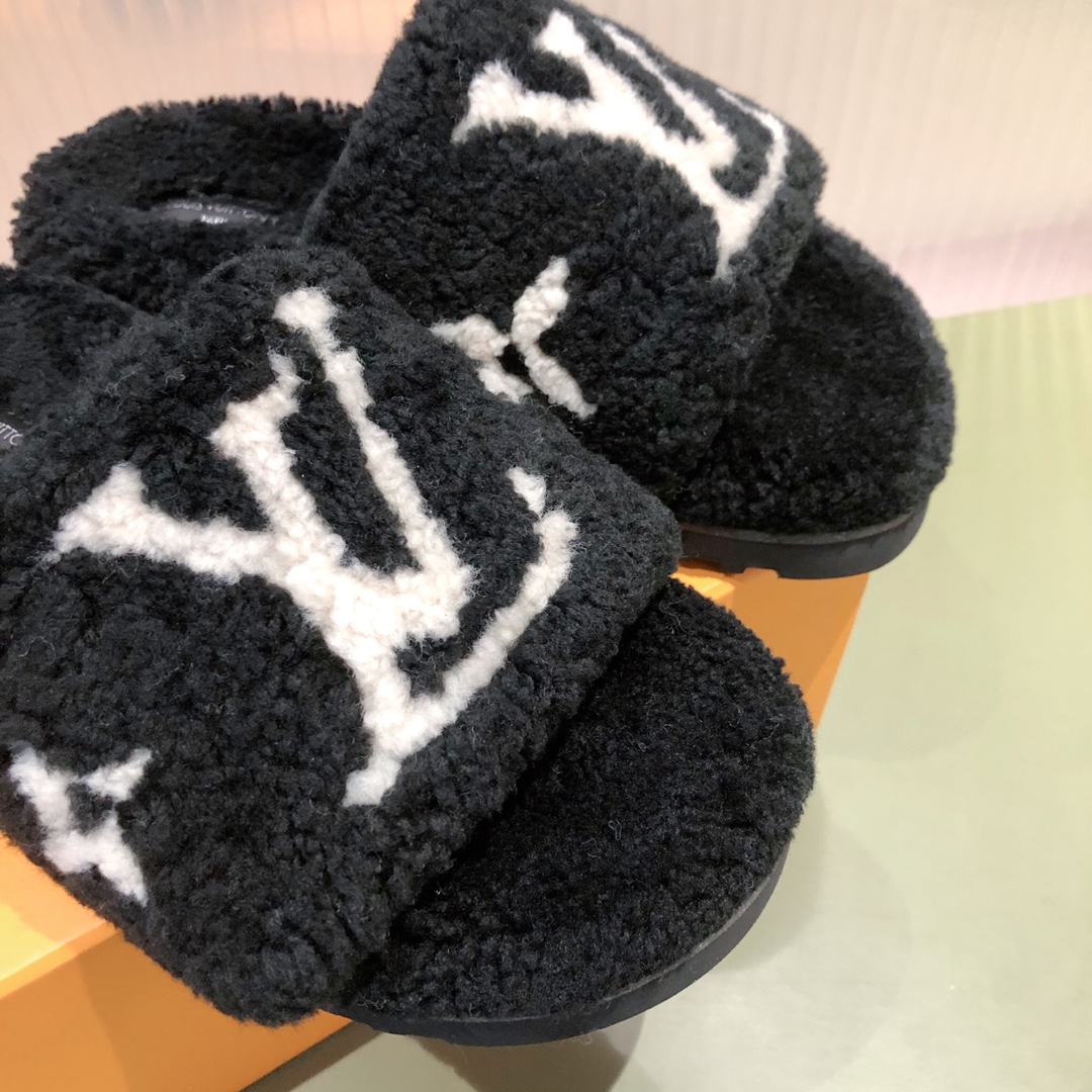 l0*is V*t0n slippers