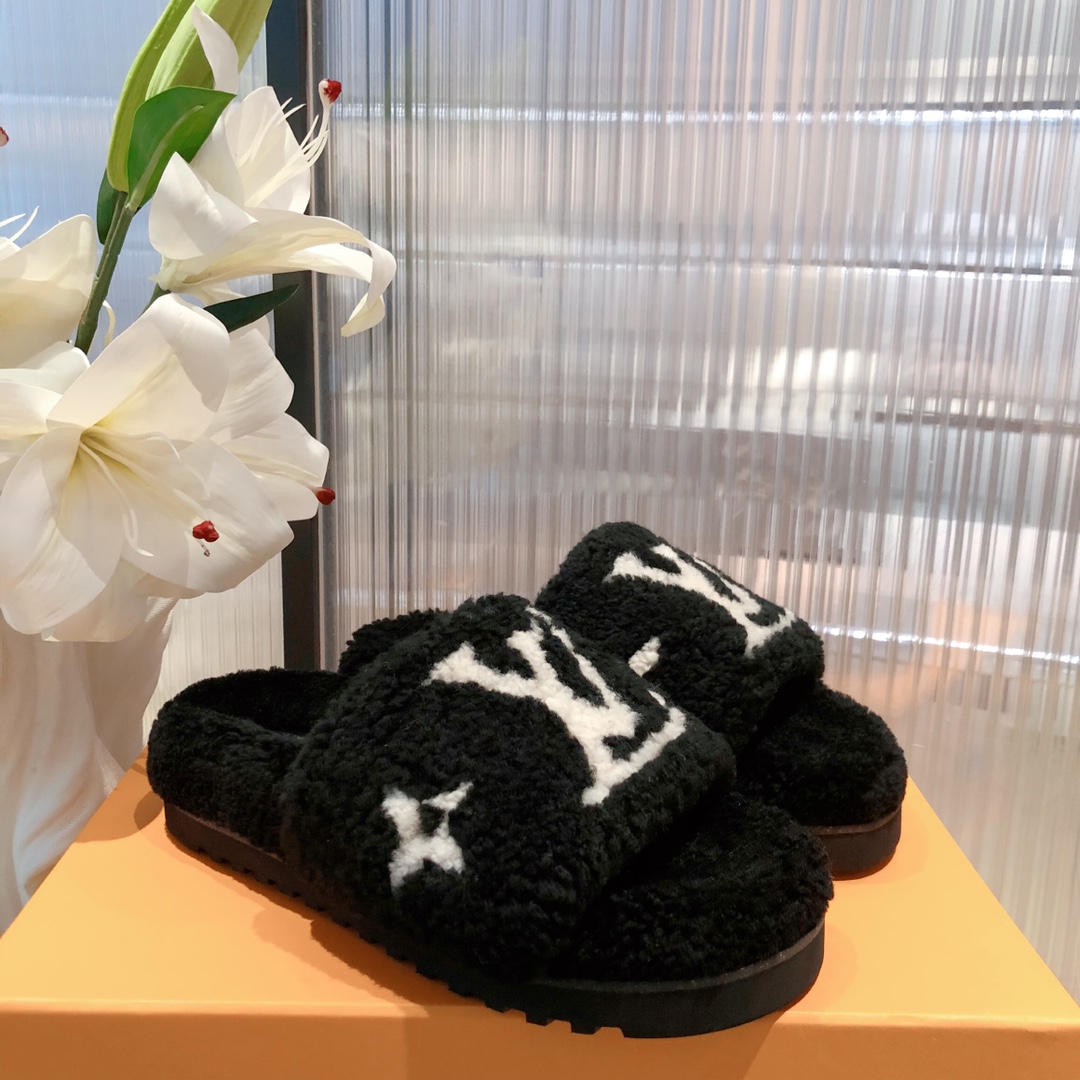 l0*is V*t0n slippers