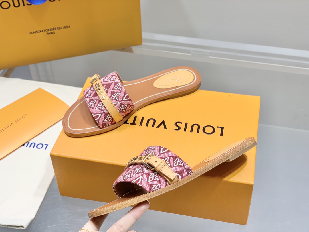 l0*is V*t0n slippers