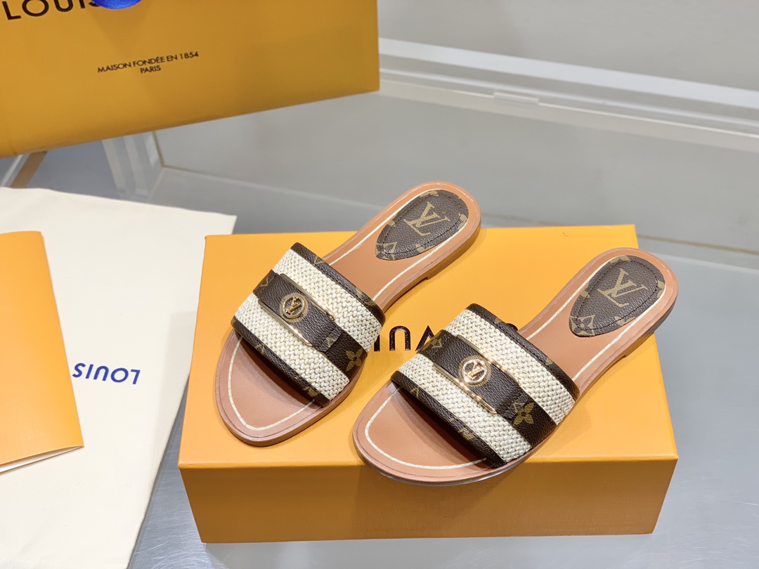 l0*is V*t0n slippers