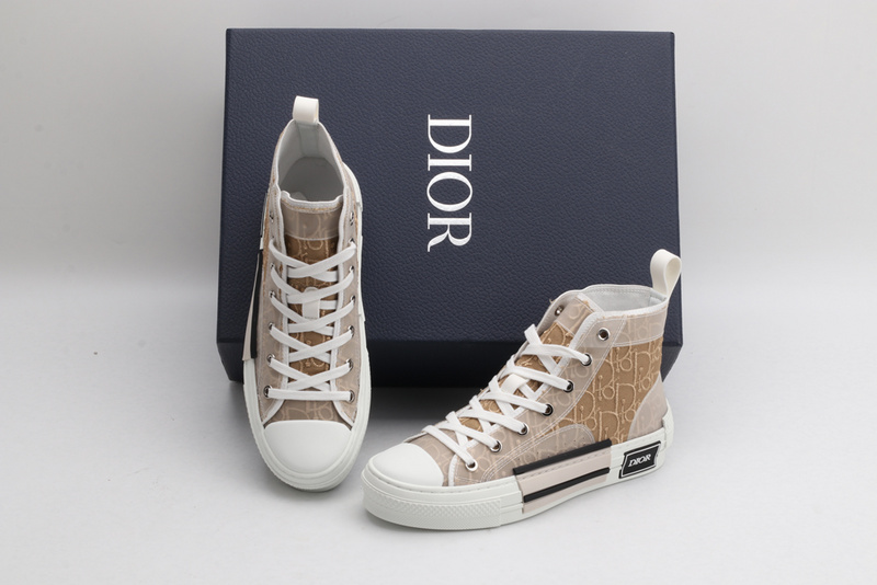 D*or high-top sneakers