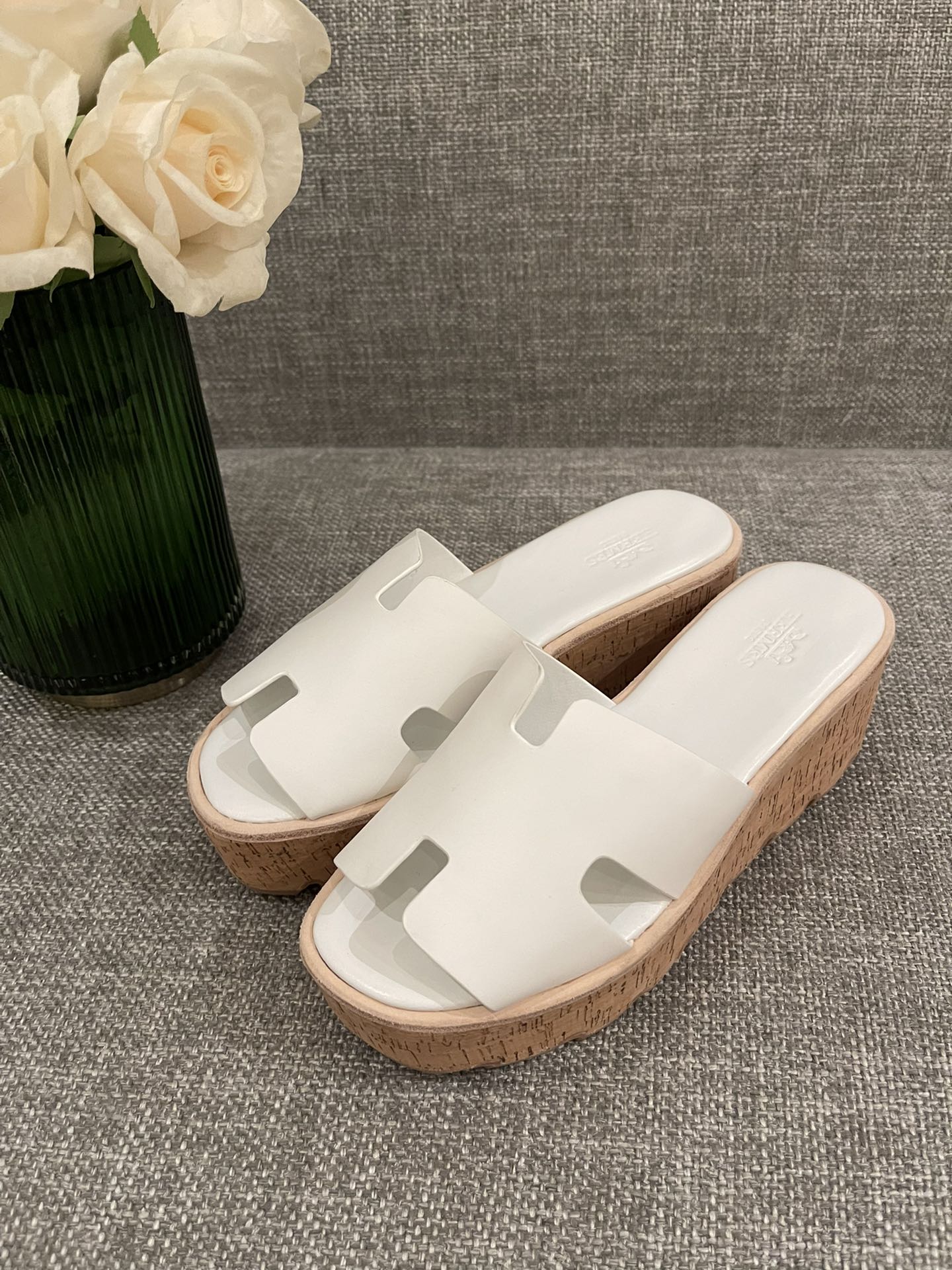H**mes slippers
