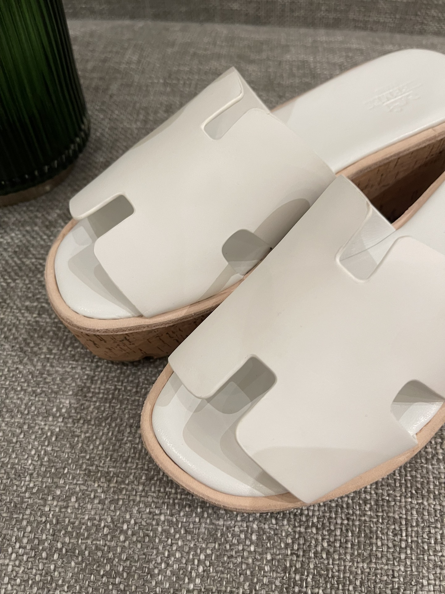 H**mes slippers