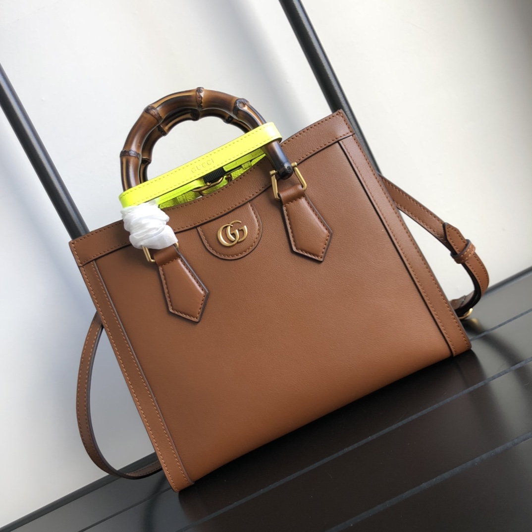 G*u*i diana top handbags