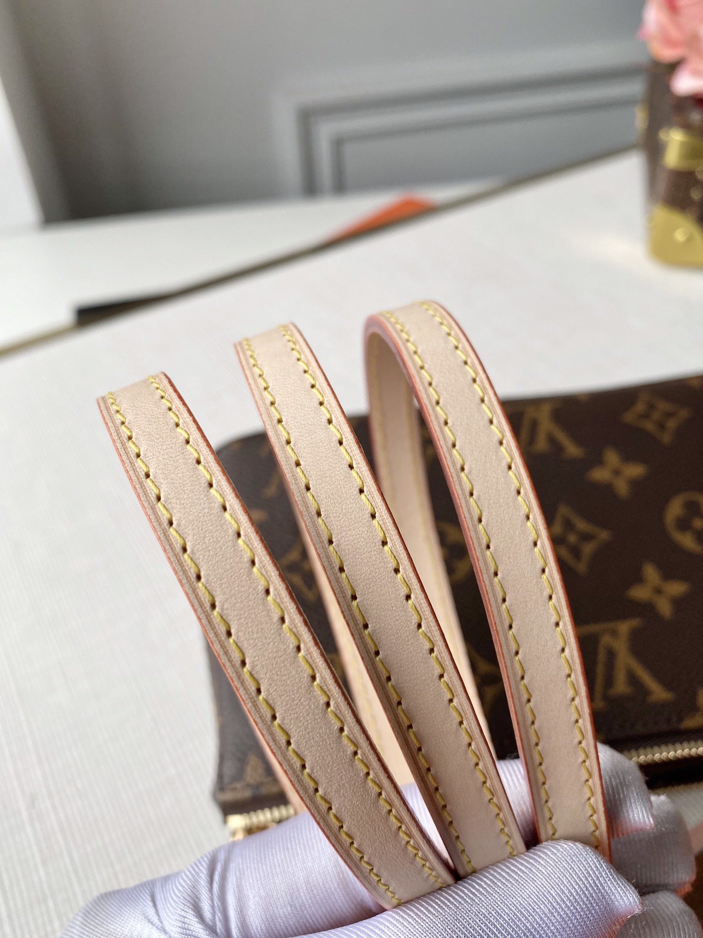 l0*is V*t0n pochette accessions-21*4*13cm
