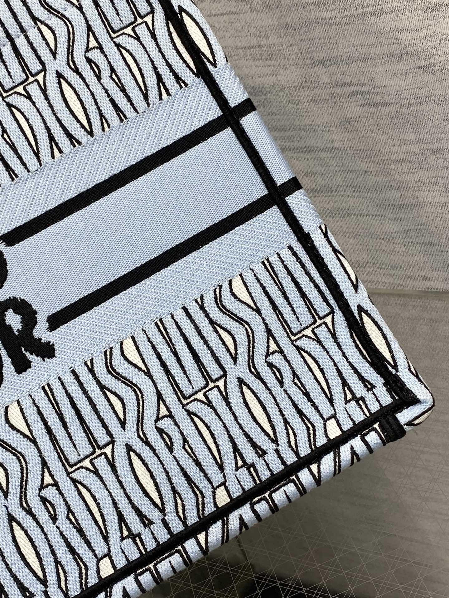 D*or small book tote-36.5cm