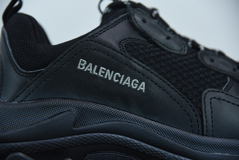 Ba*len*cia*ga triple s