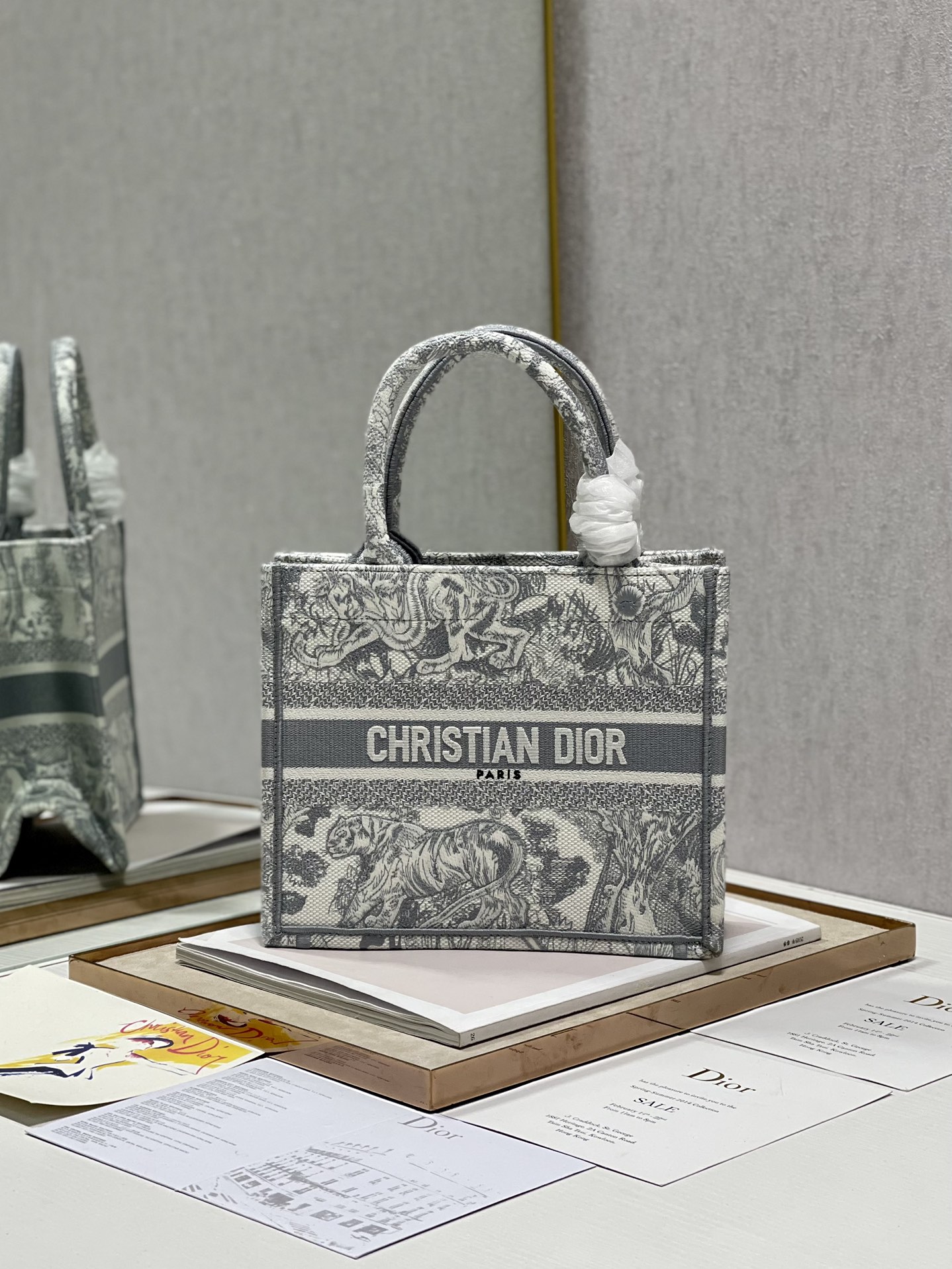 D*or small book tote-26*8*22cm