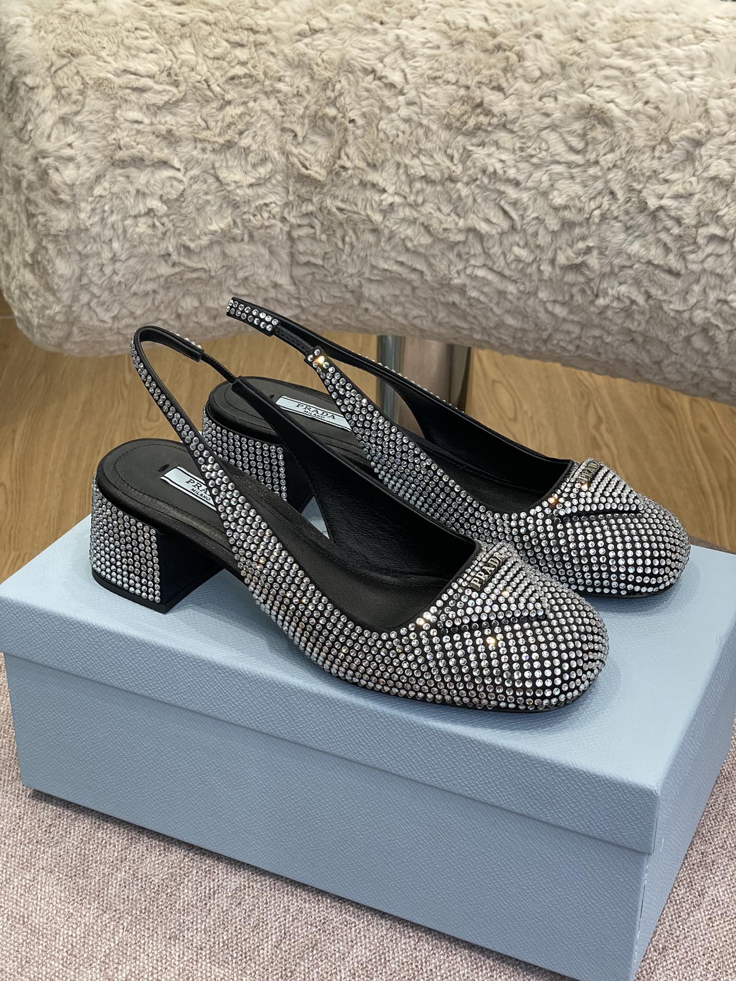 Pra*a heels 2022ss