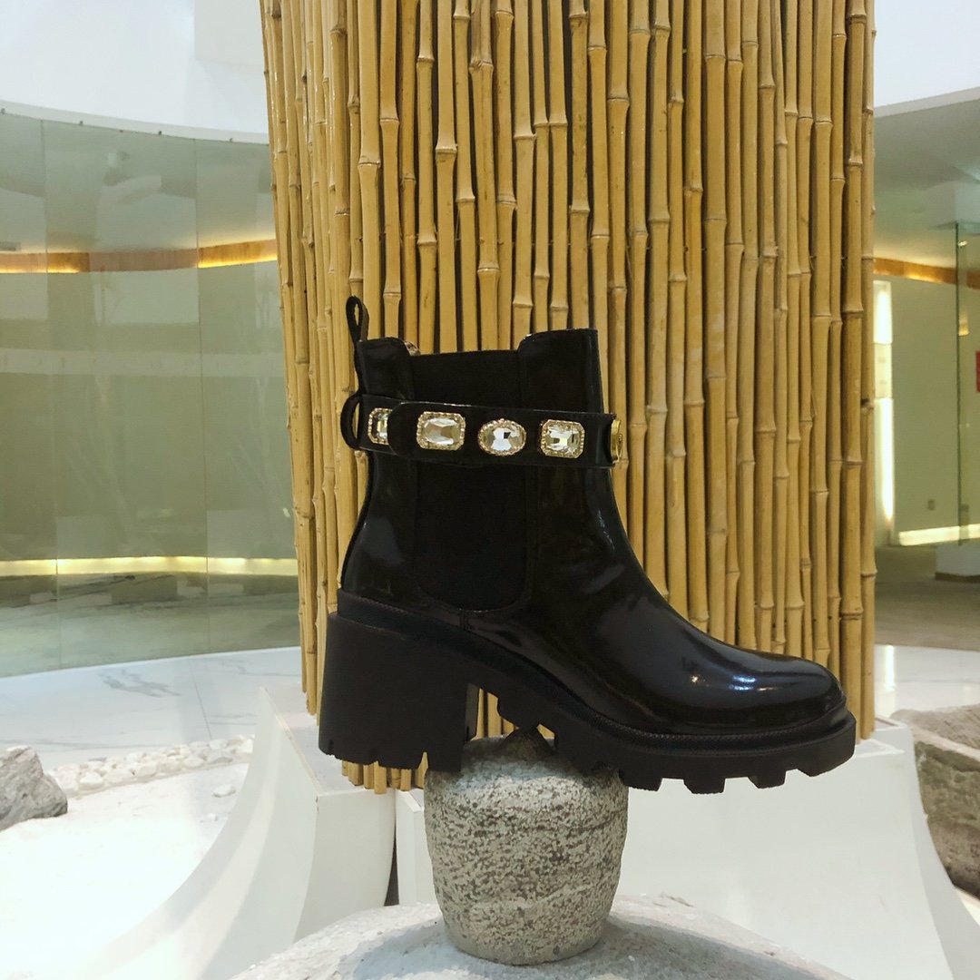 G*u*i boots