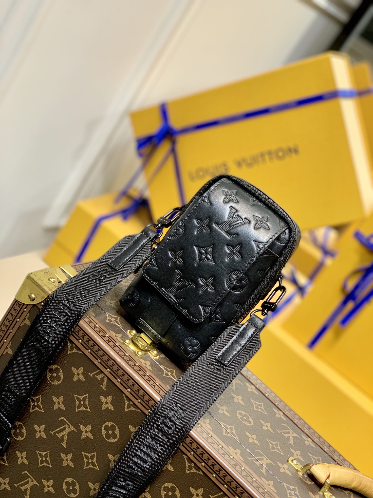 l0*is V*t0n flap double-m81005-11*18*8cm