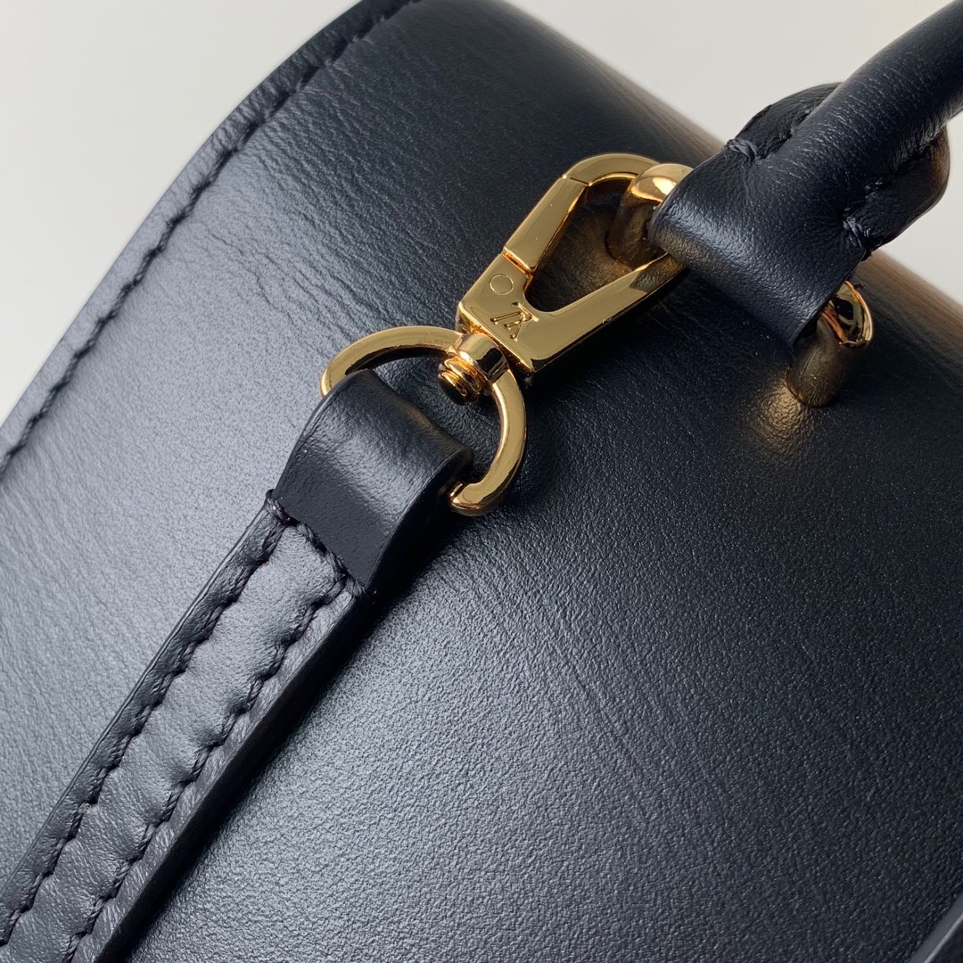l0*is V*t0n locky bb bag -21* 17.0*8cm