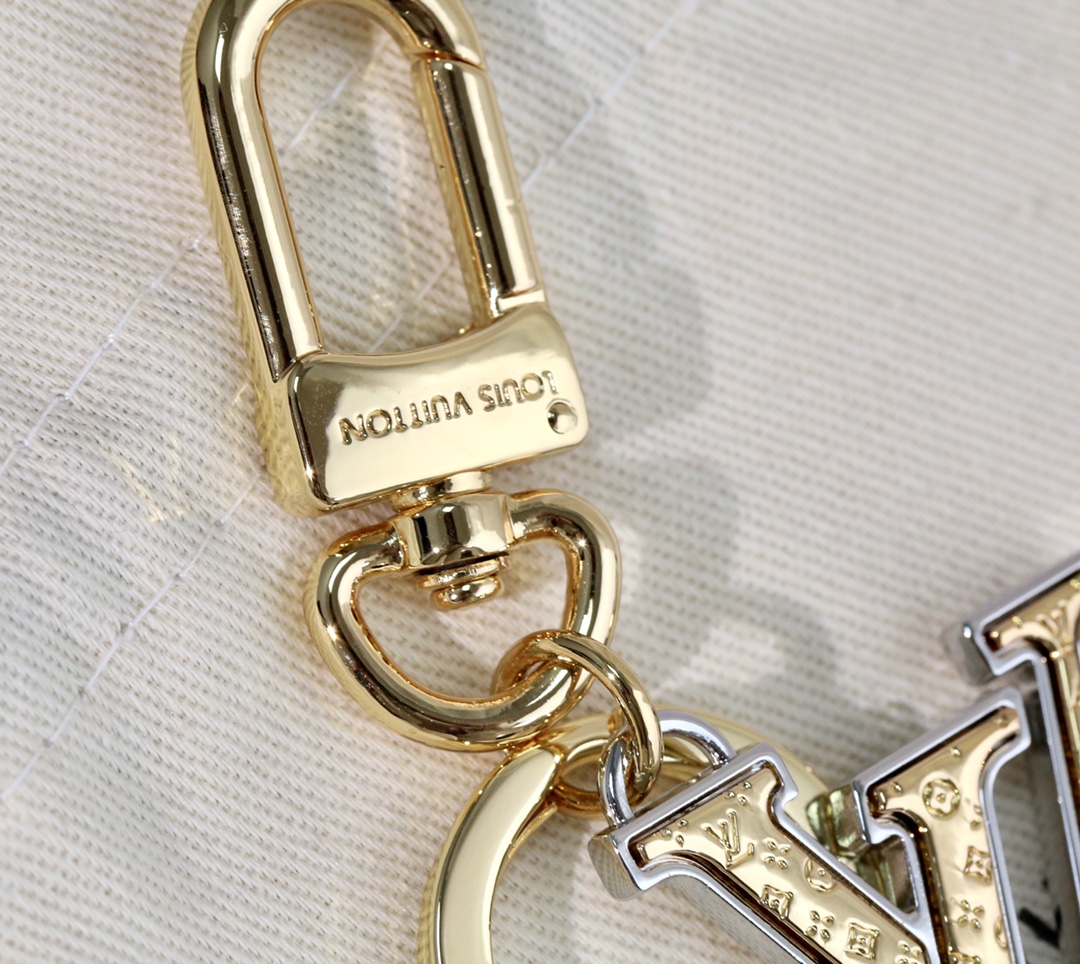l0*is V*t0n key holders