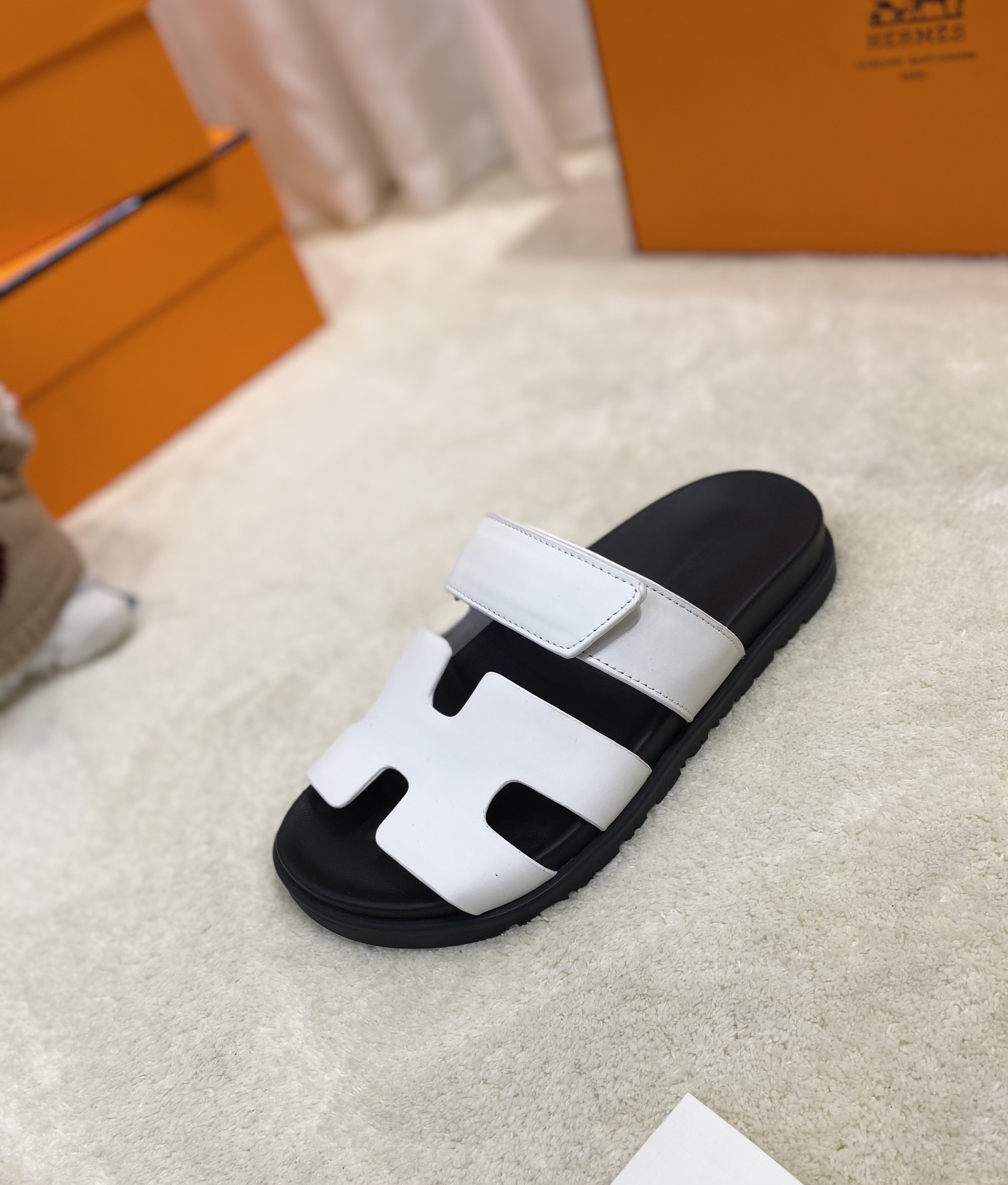 H**mes sandals