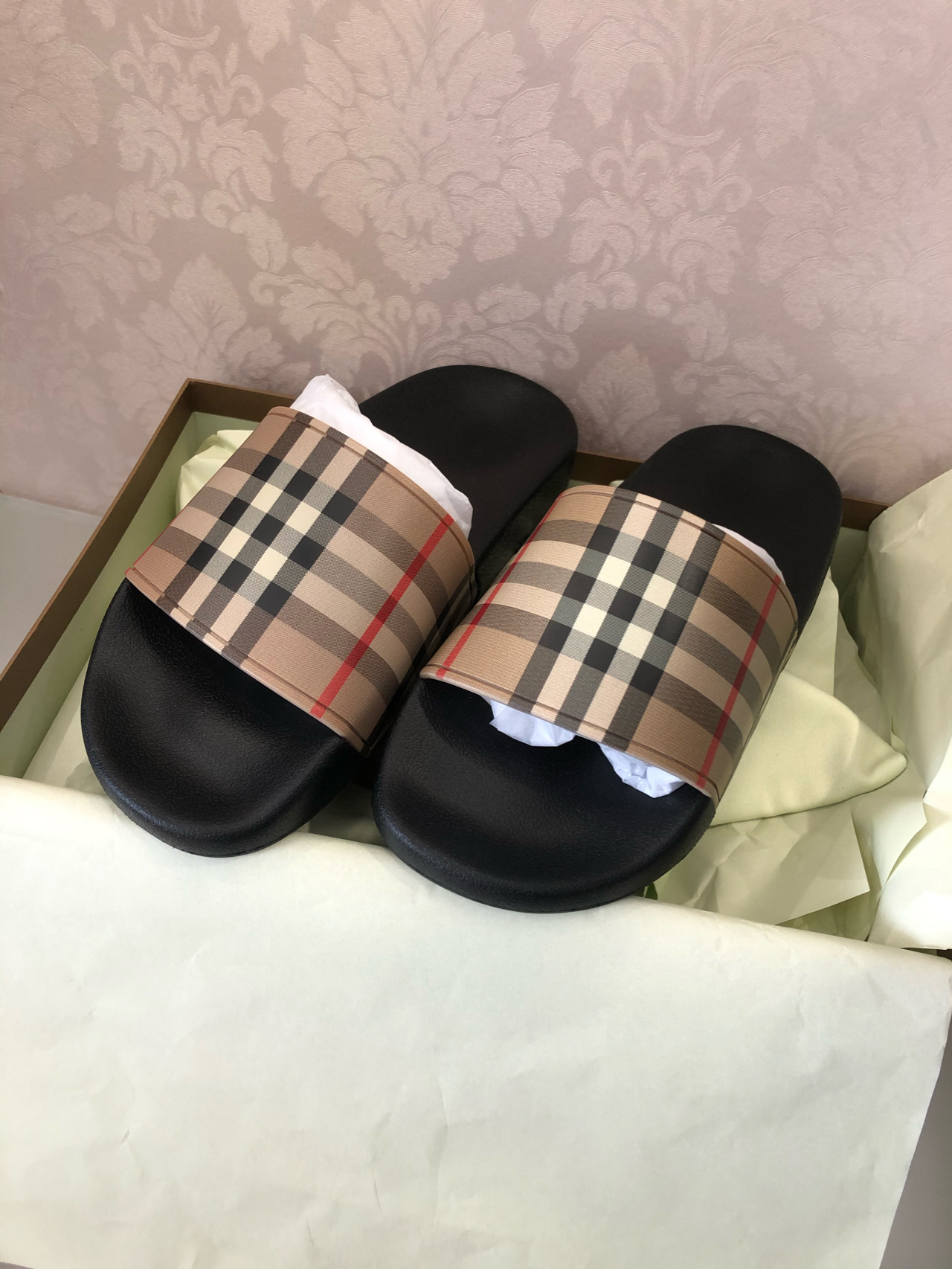 B**rry sandals