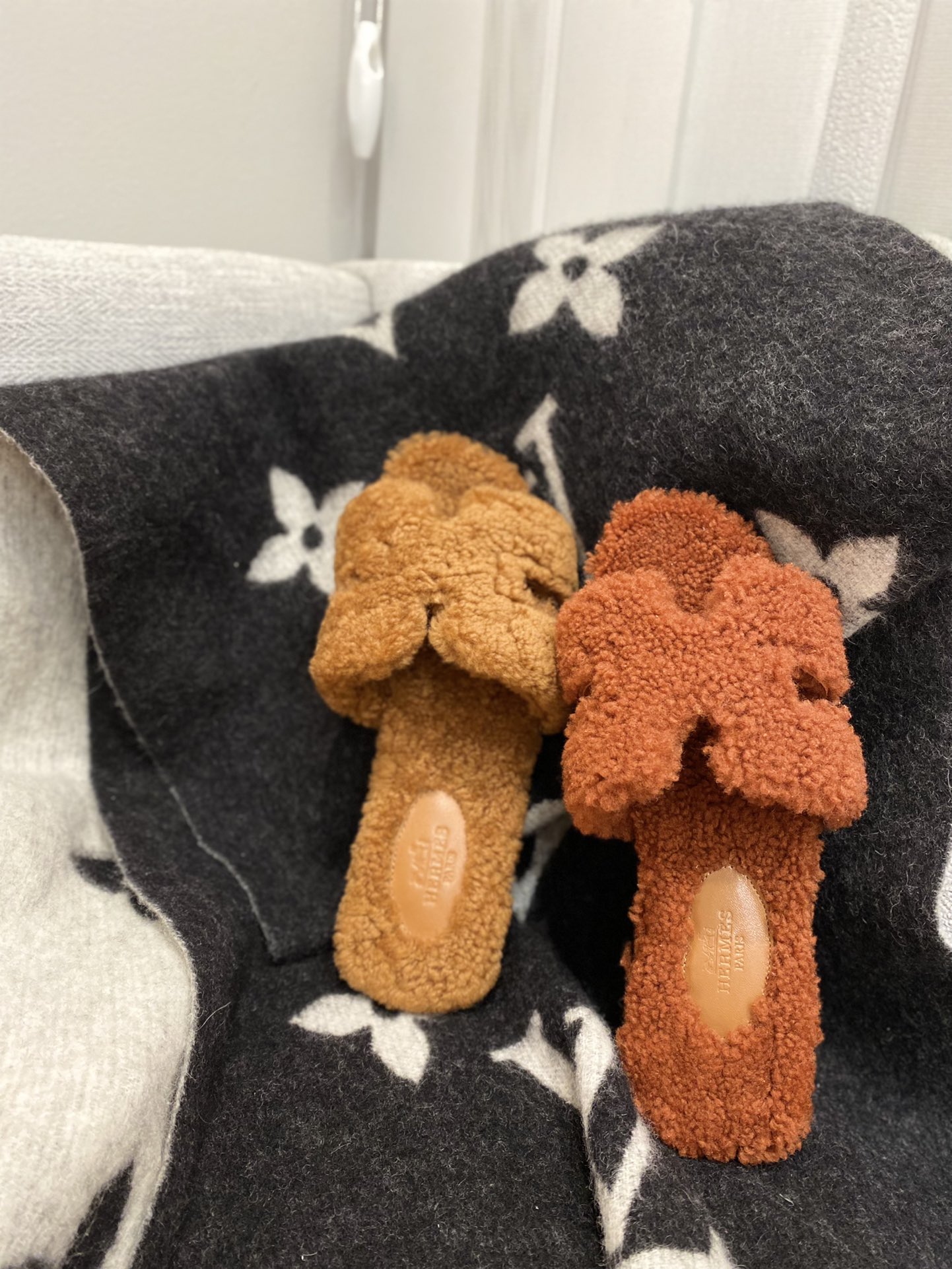 H**mes sandals