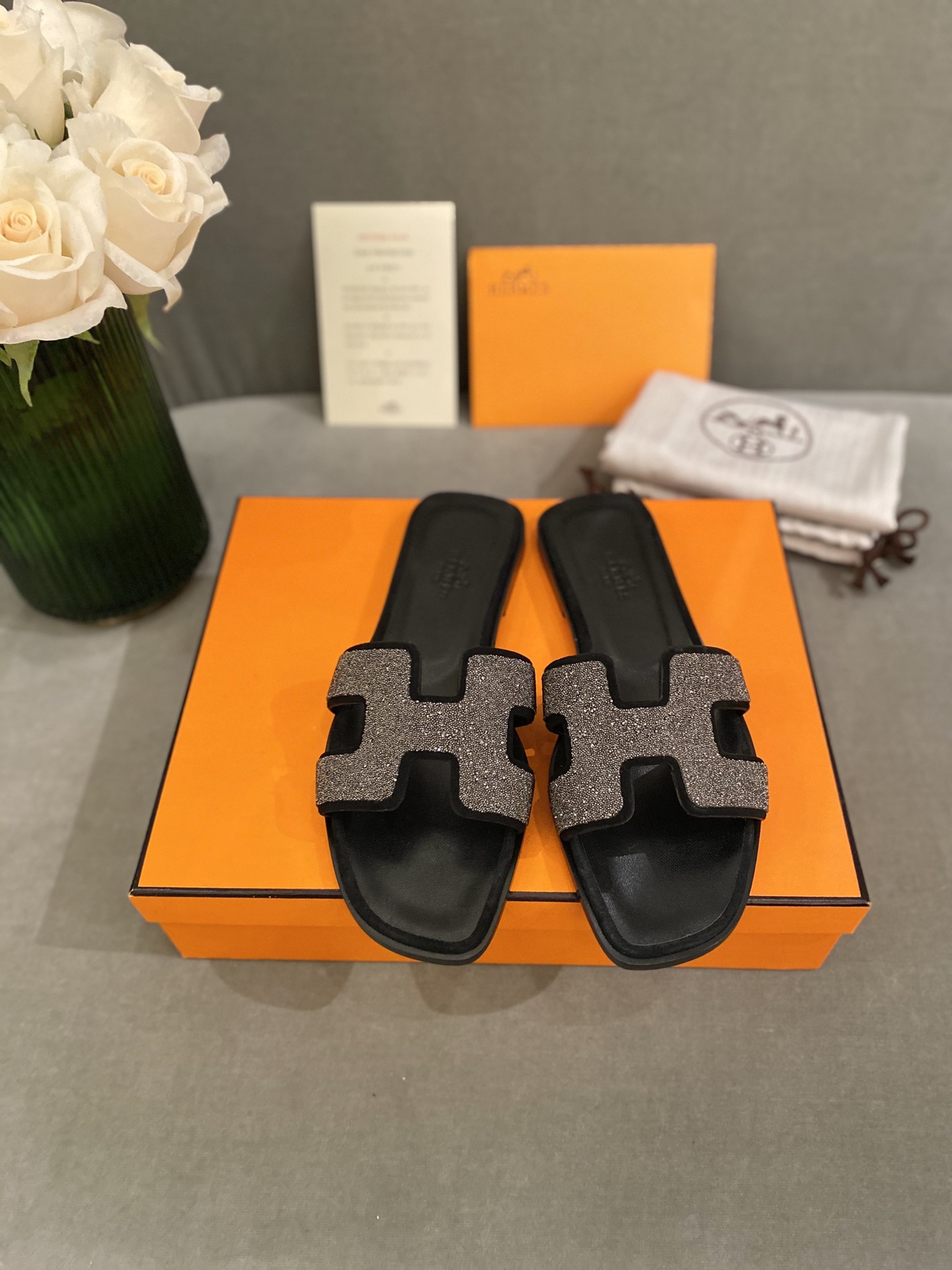 H**mes slippers