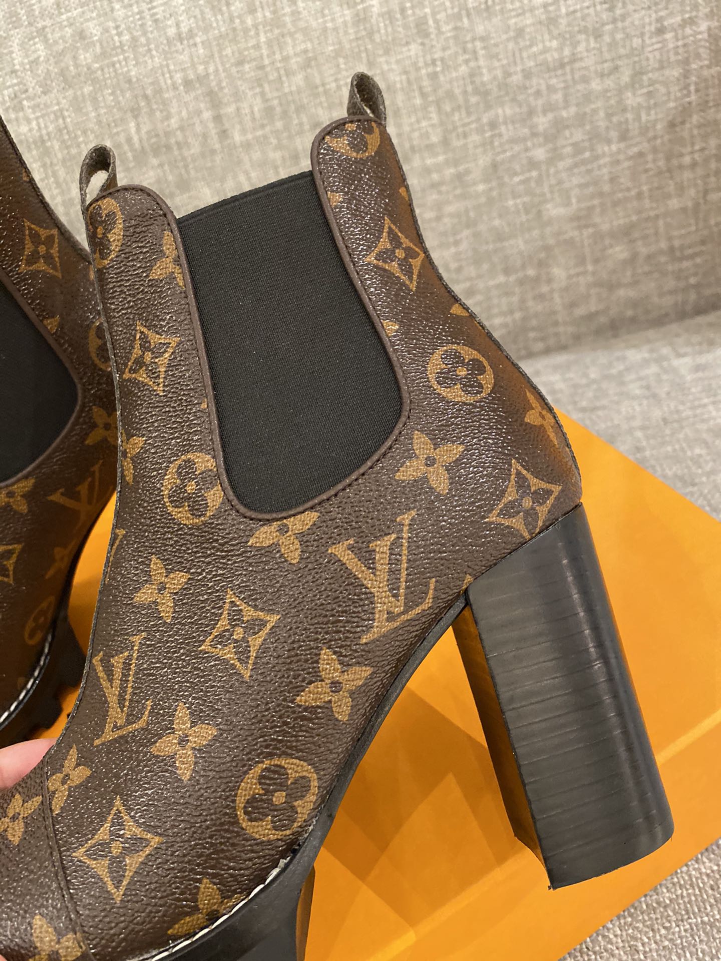 l0*is V*t0n boots