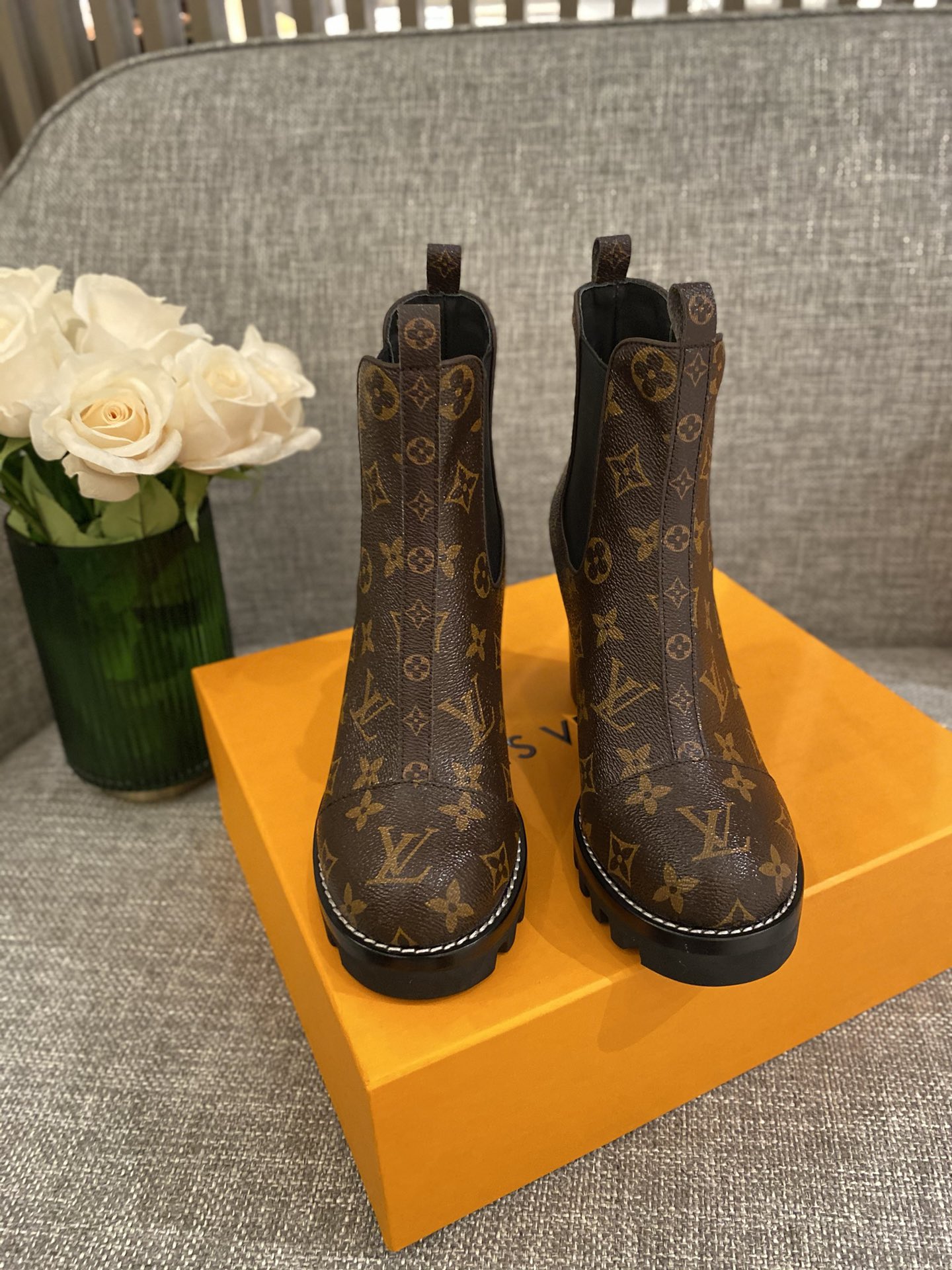 l0*is V*t0n boots