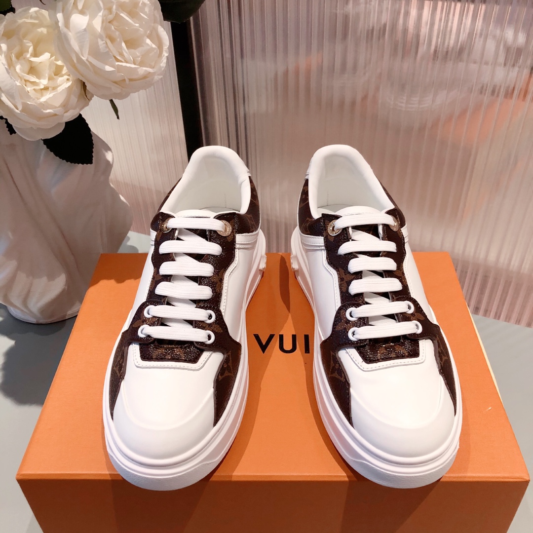l0*is V*t0n sneakers