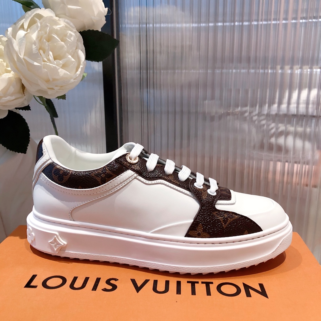 l0*is V*t0n sneakers