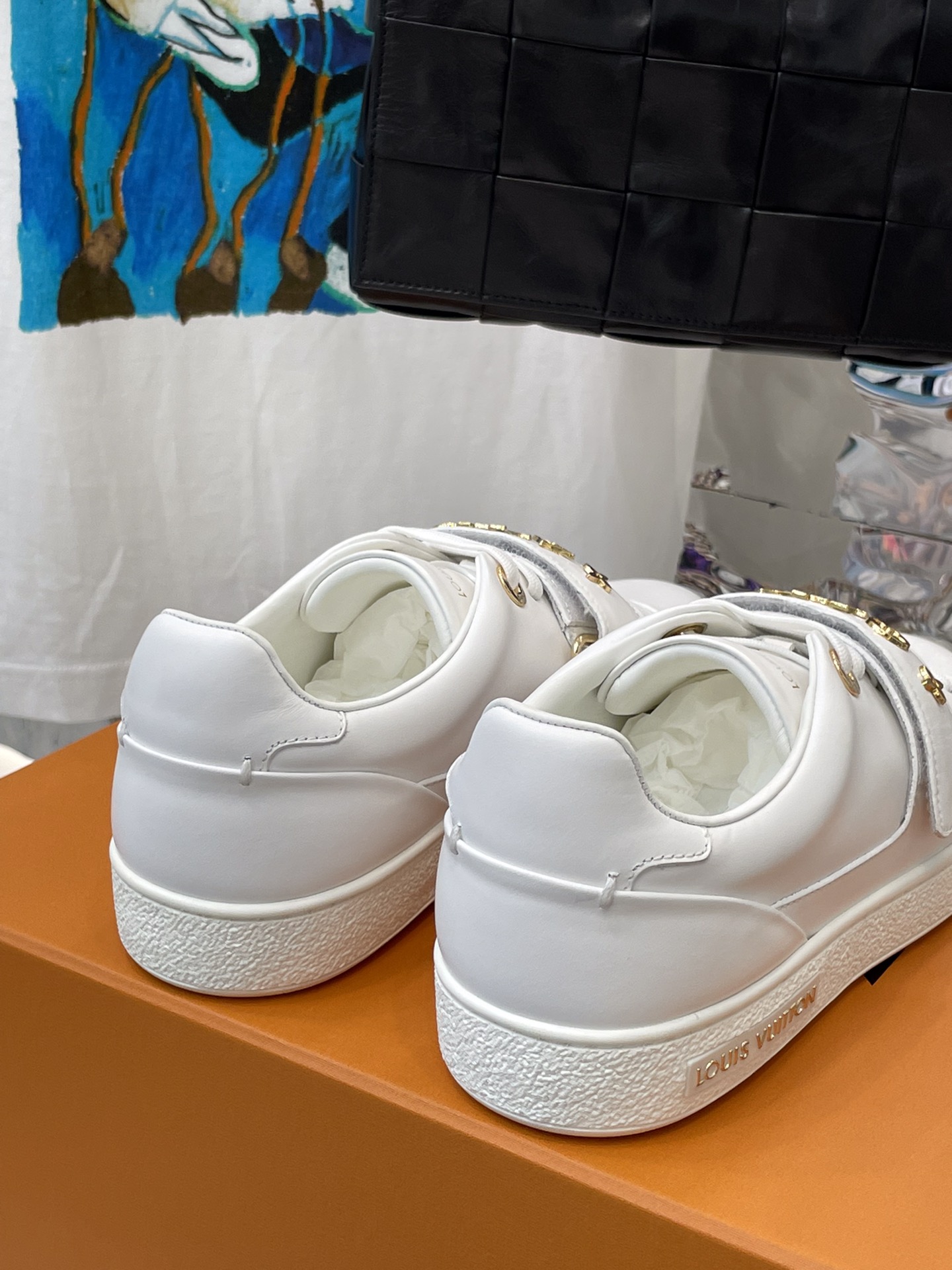l0*is V*t0n sneakers