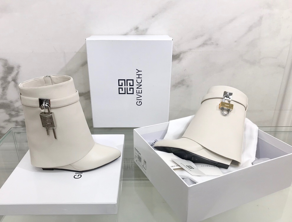 G1uenchy boots(eu35-42)