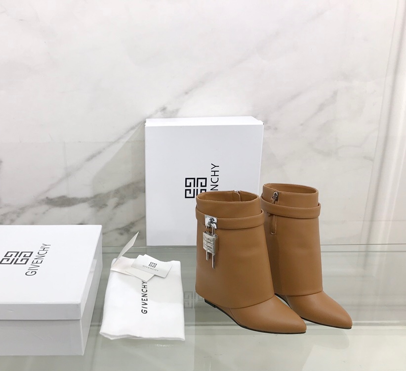 G1uenchy boots(eu35-42)