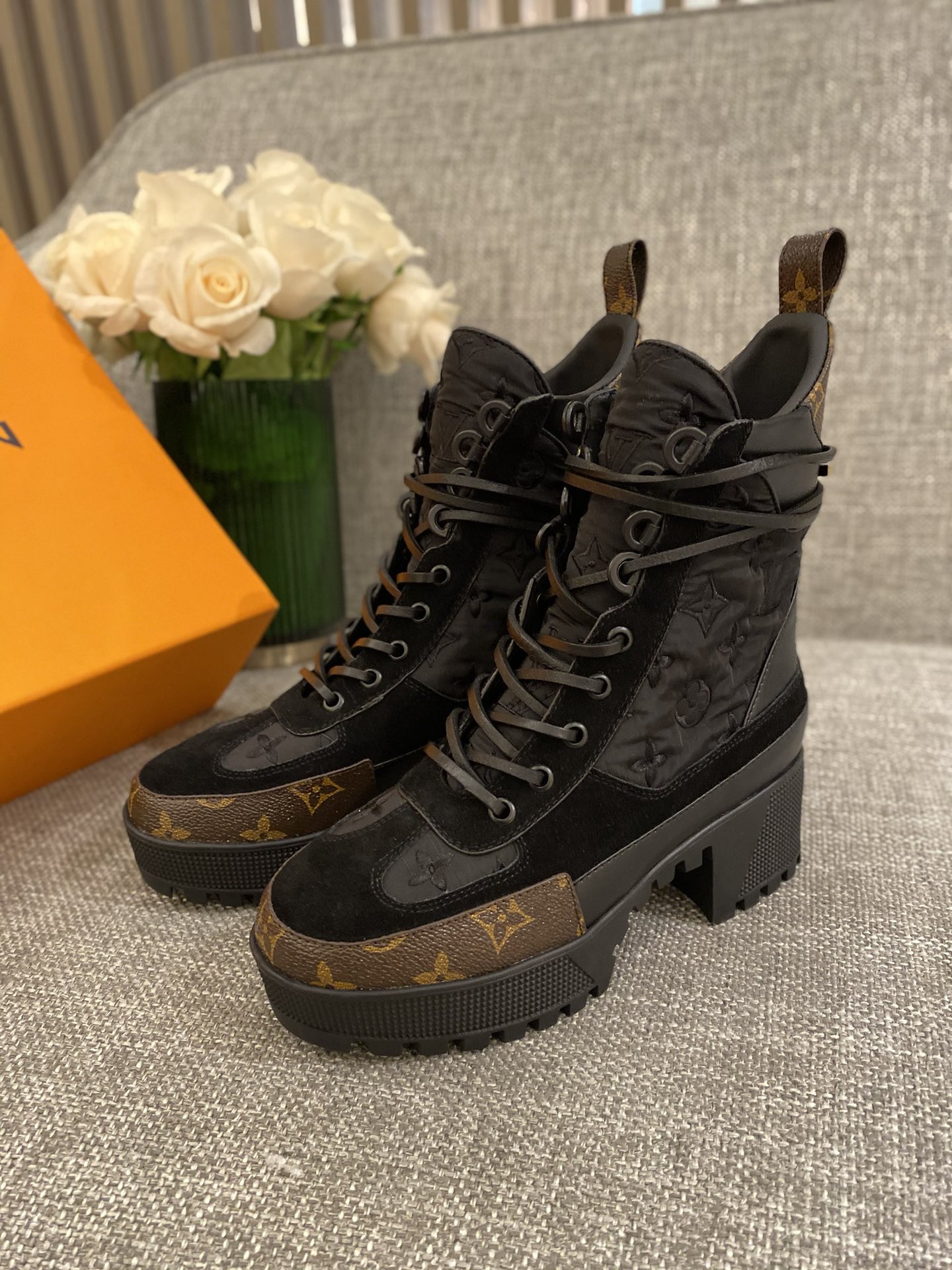 l0*is V*t0n boots