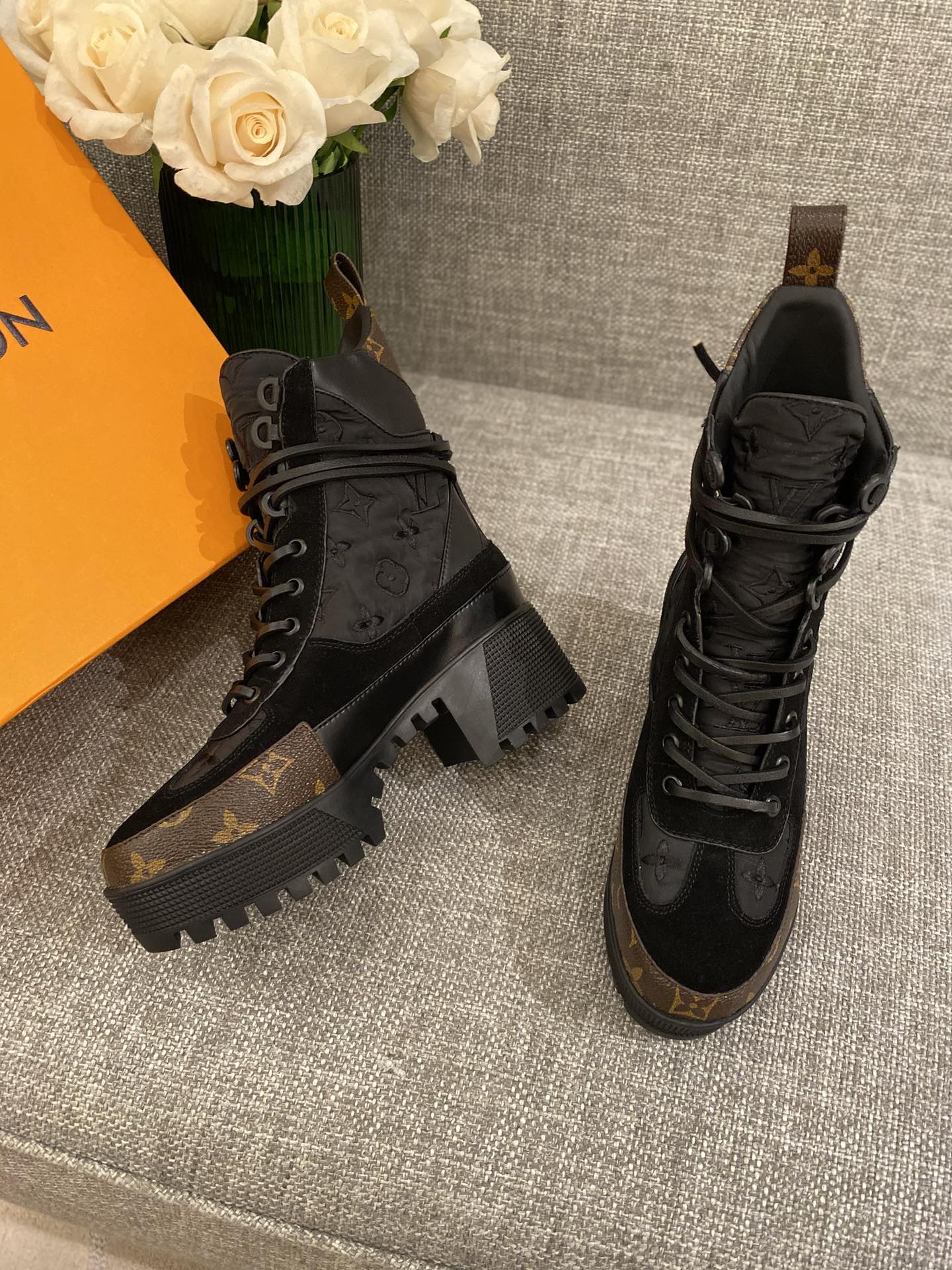 l0*is V*t0n boots