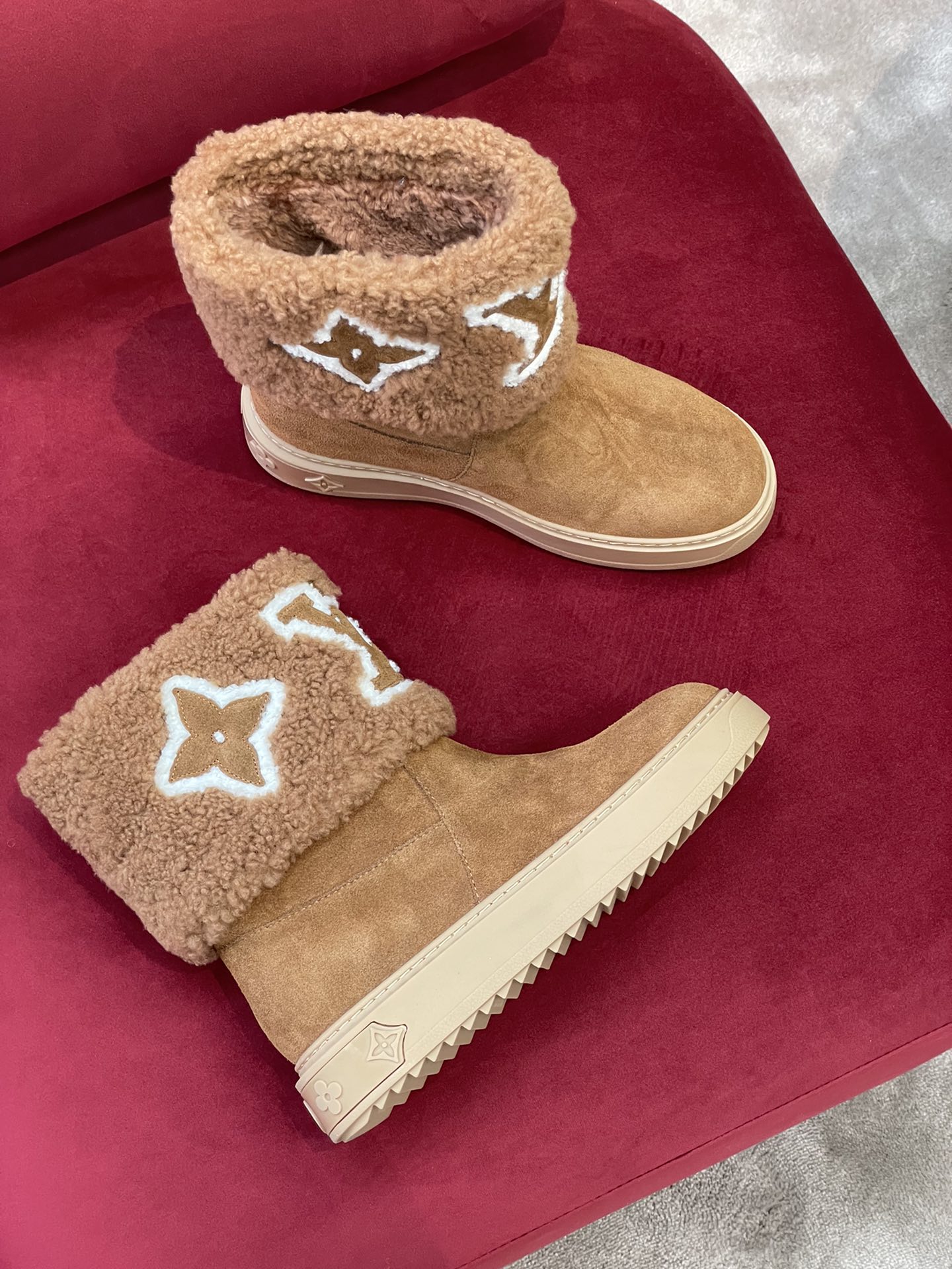 l0*is V*t0n boots