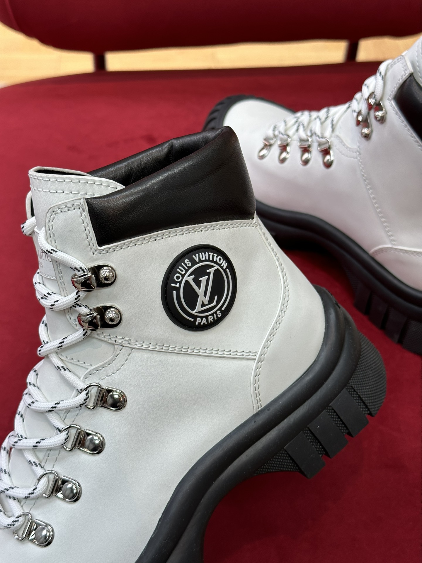 l0*is V*t0n boots