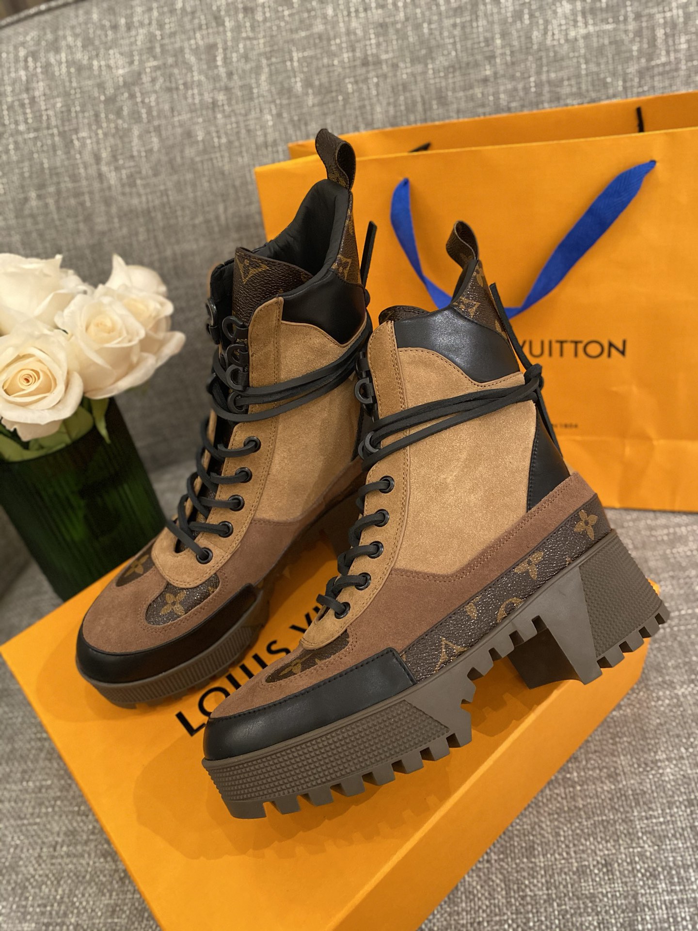l0*is V*t0n boots