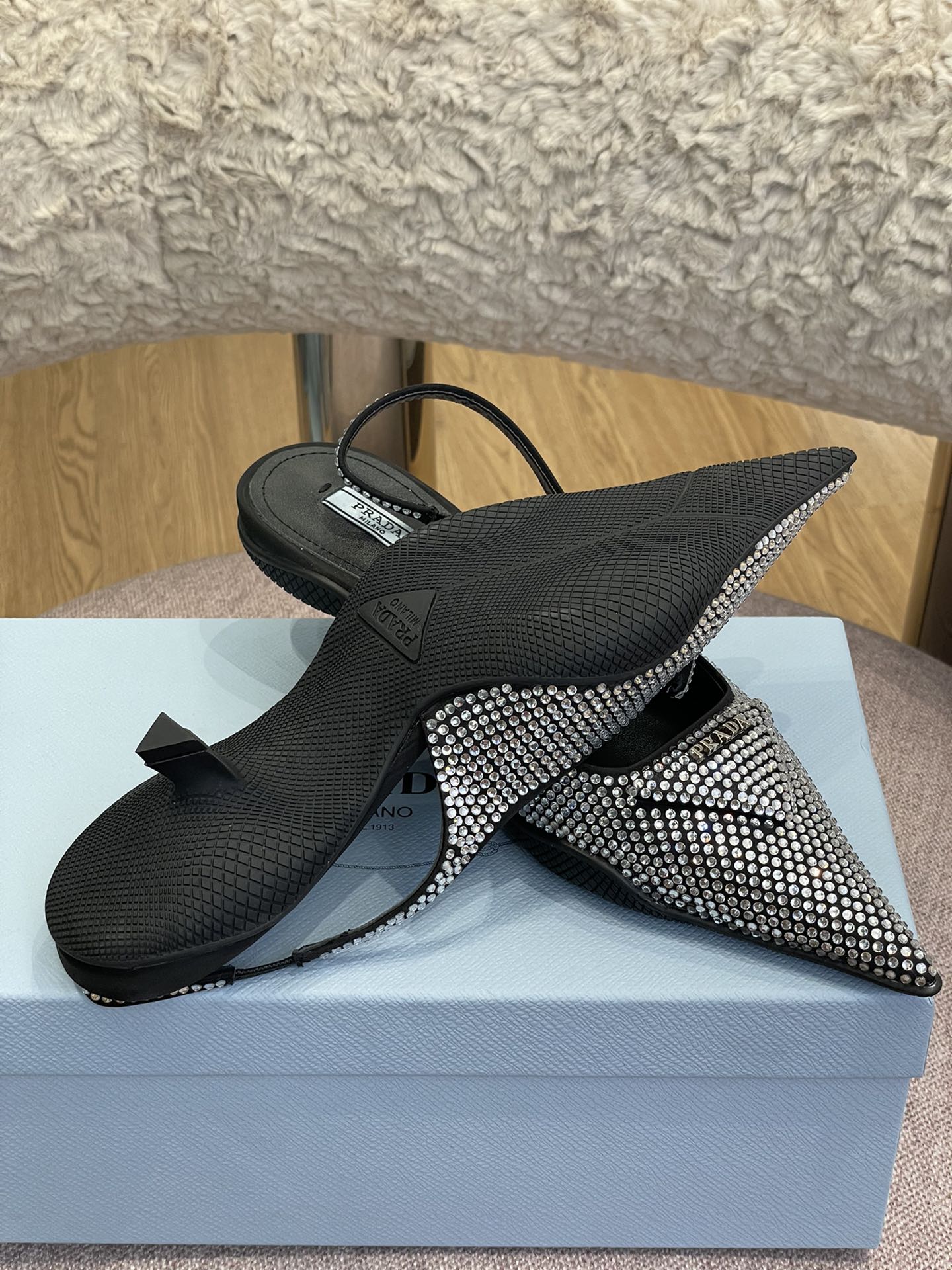 Pra*a heels 2022ss