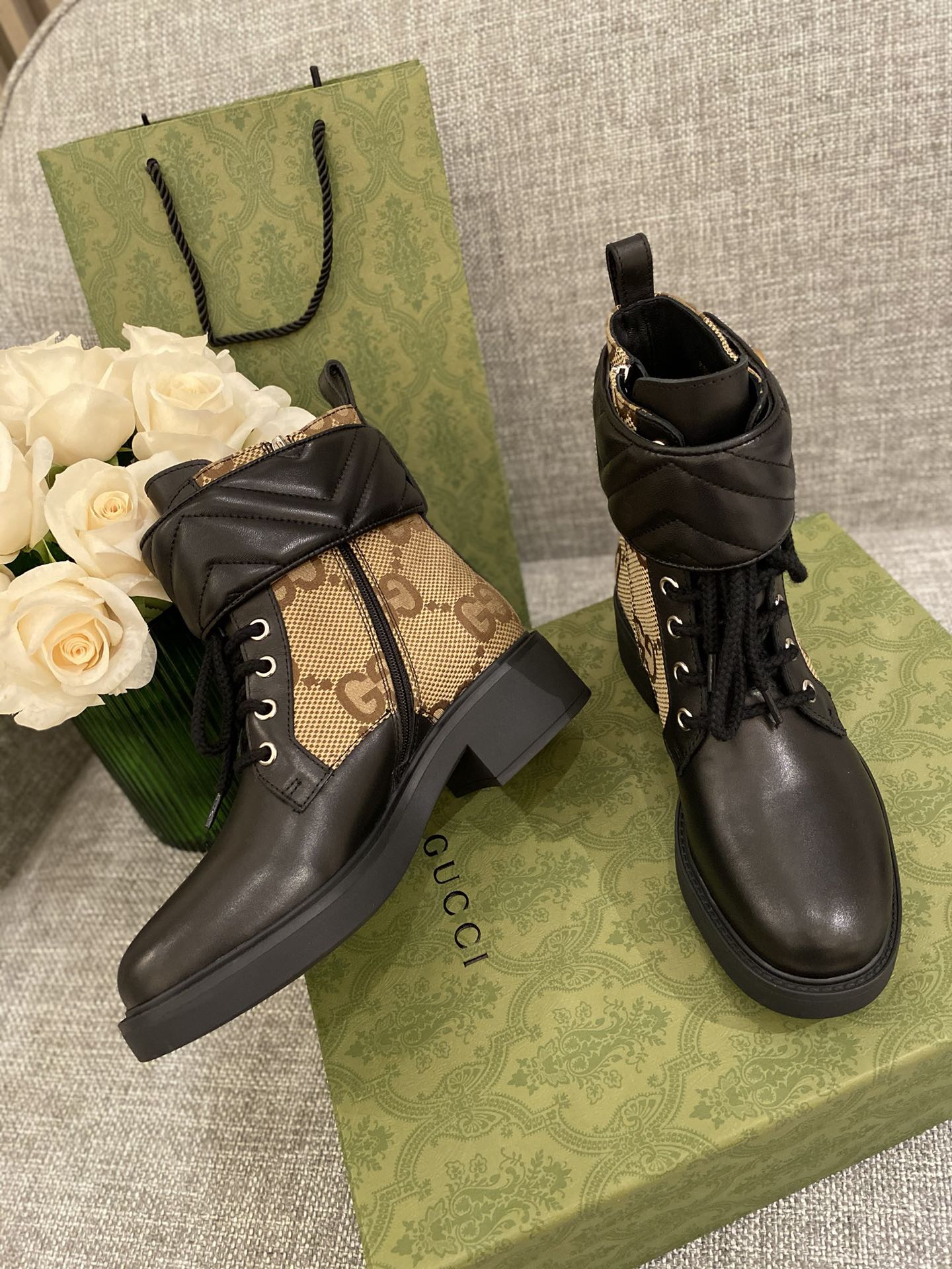 G*u*i boots
