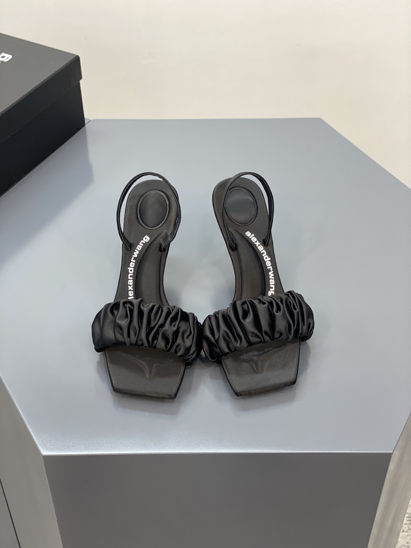 A1exa*der heels
