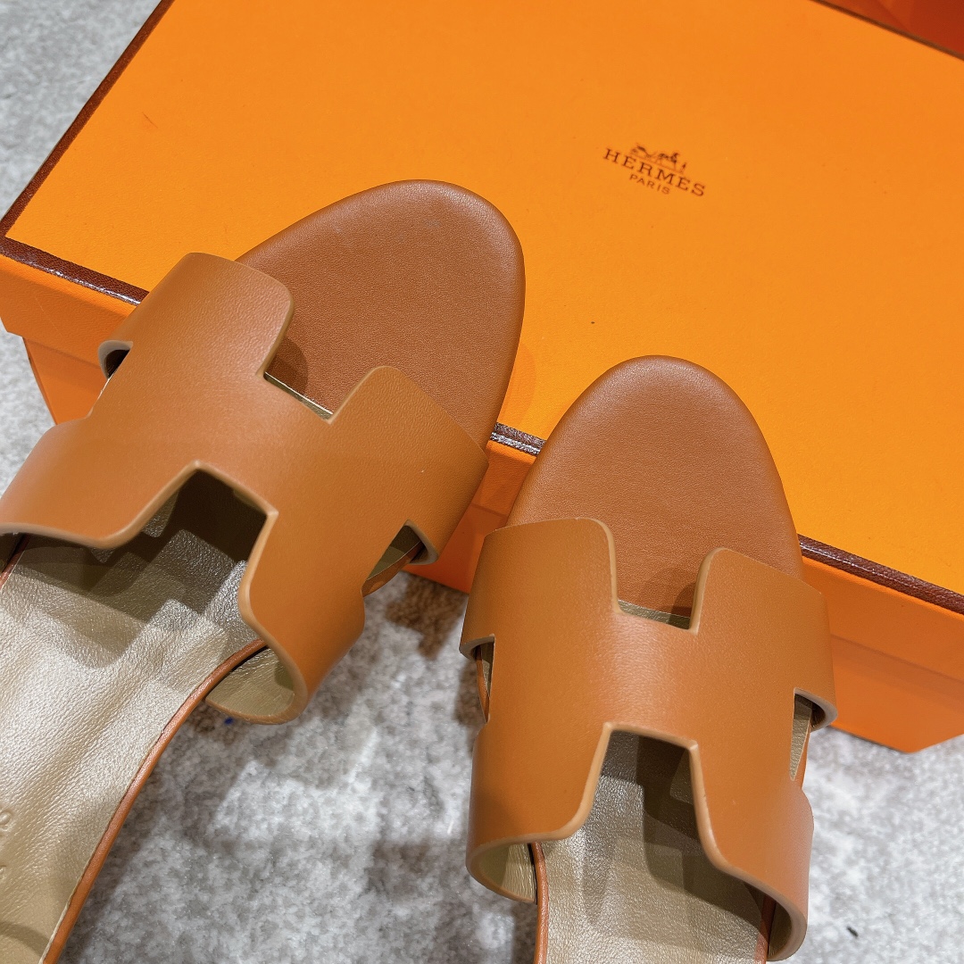 H**mes sandals