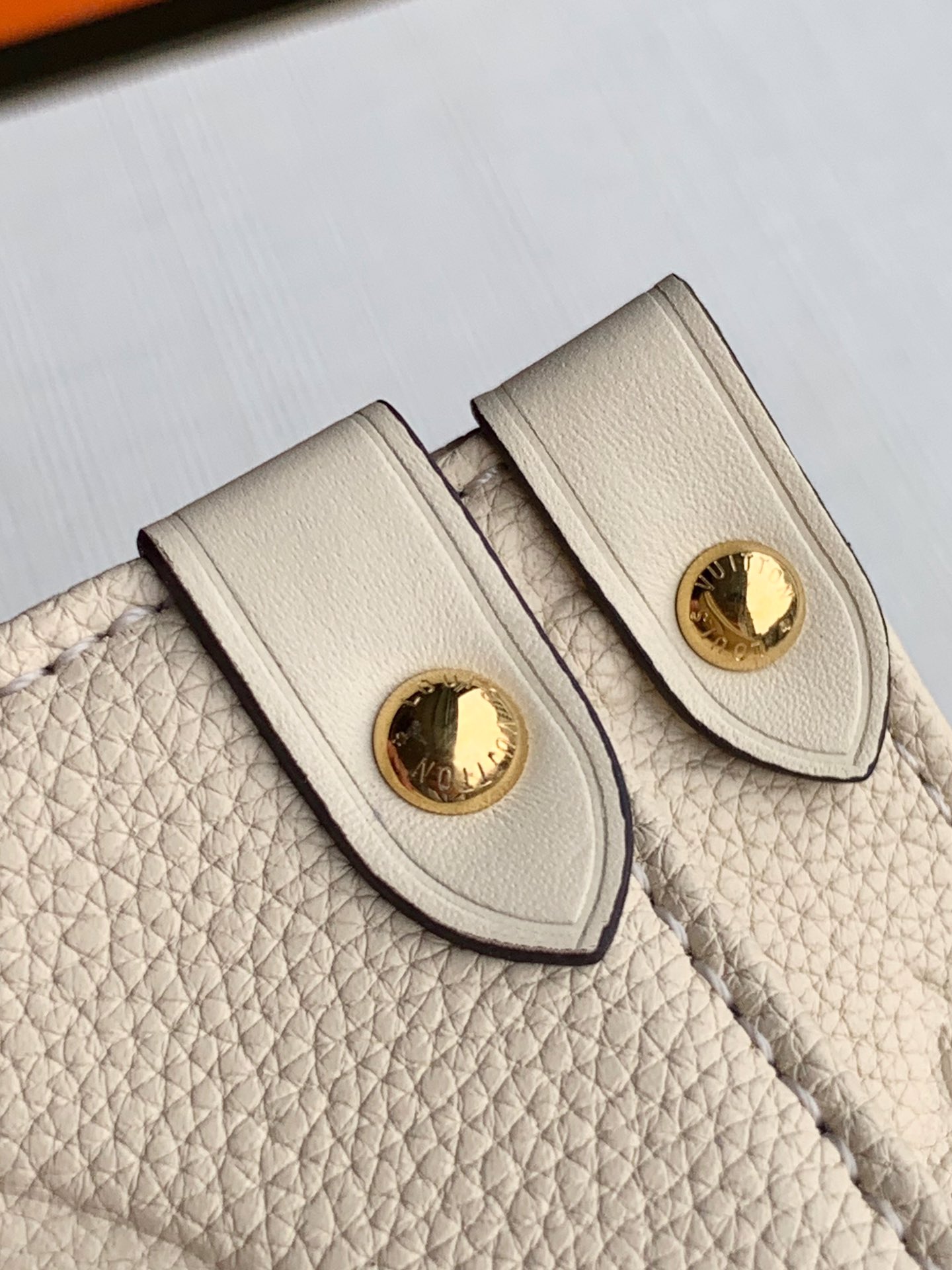 l0*is V*t0n onthego handbag-41*34*19cm