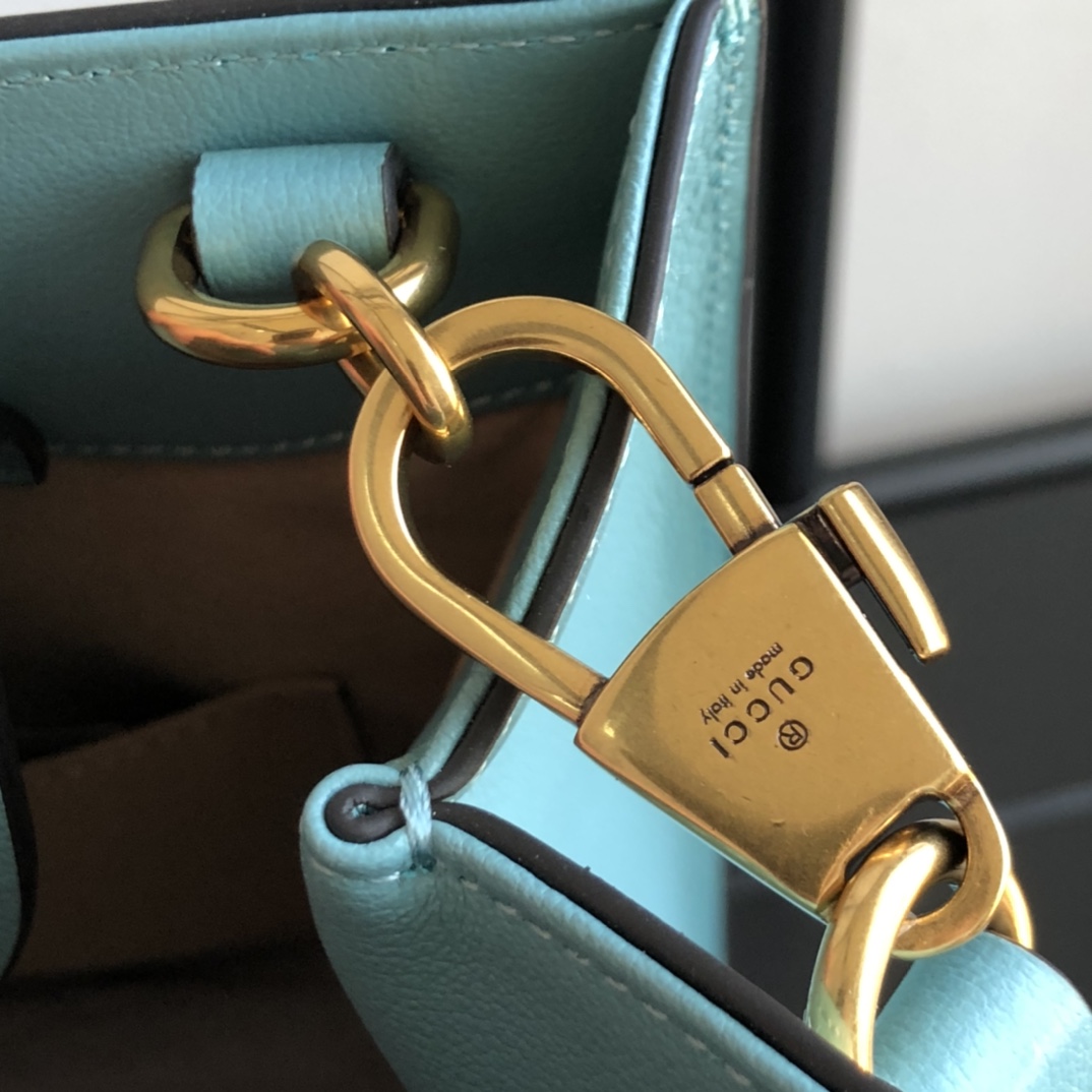 G*u*i diana top handbags
