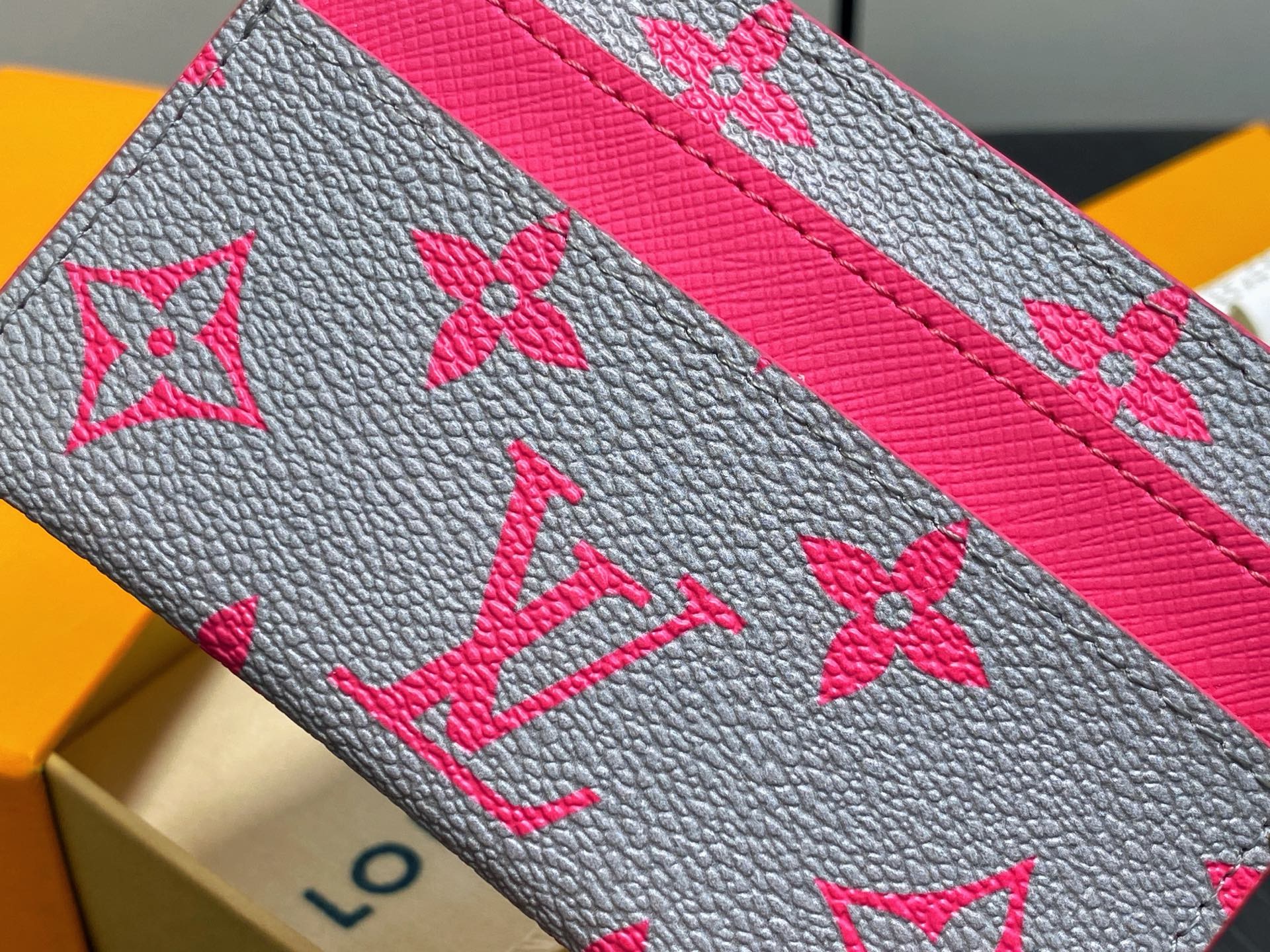 l0vis Vvtt0n double card holder-7 x 1.5 x 11cm