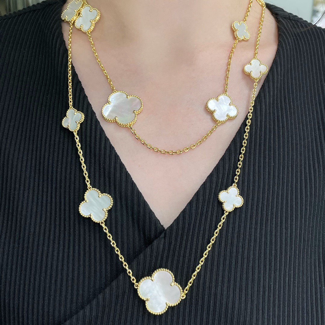 VCA 16-Flower Necklace