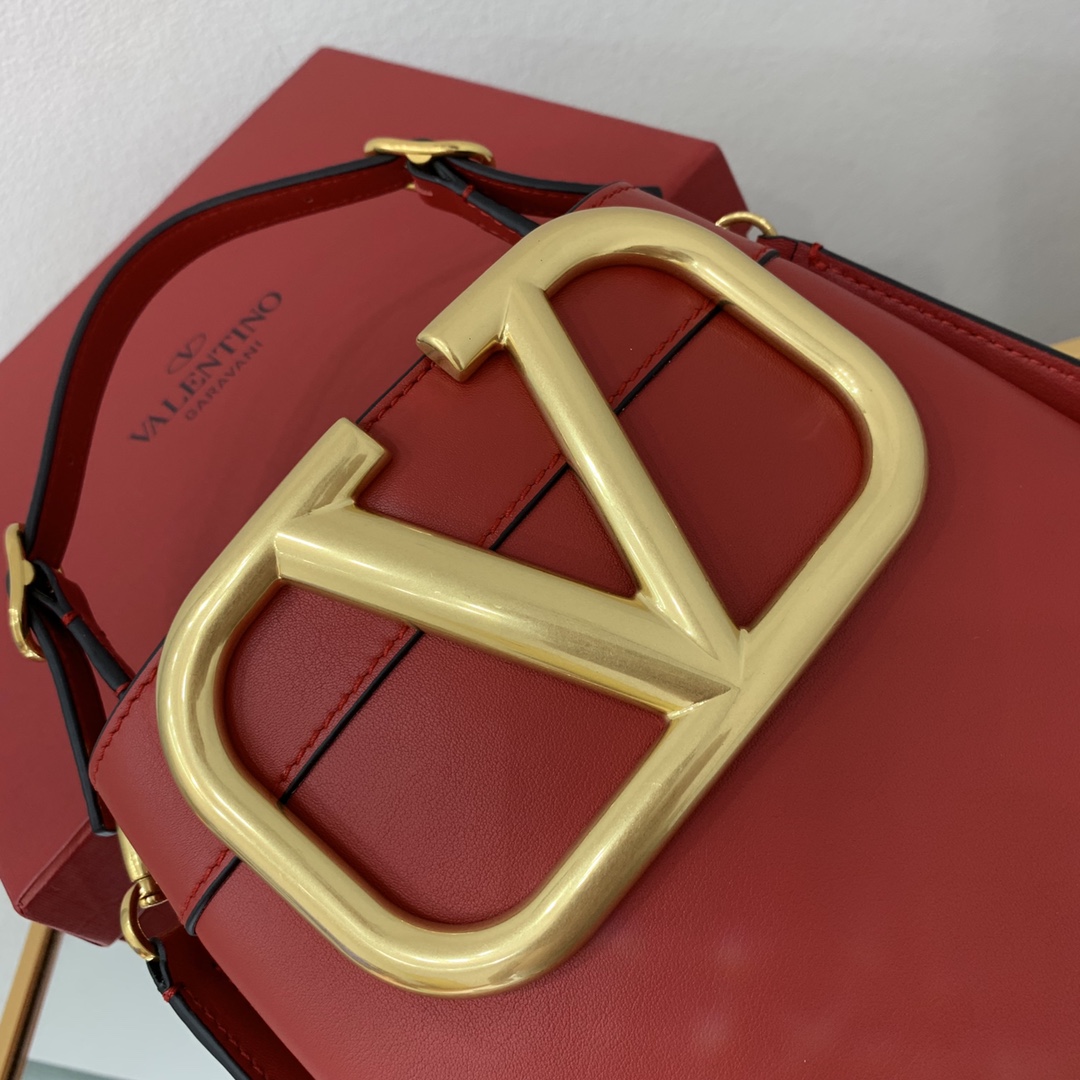 Va1e*ntin0 garavani s*pervee bag-20*19*12cm