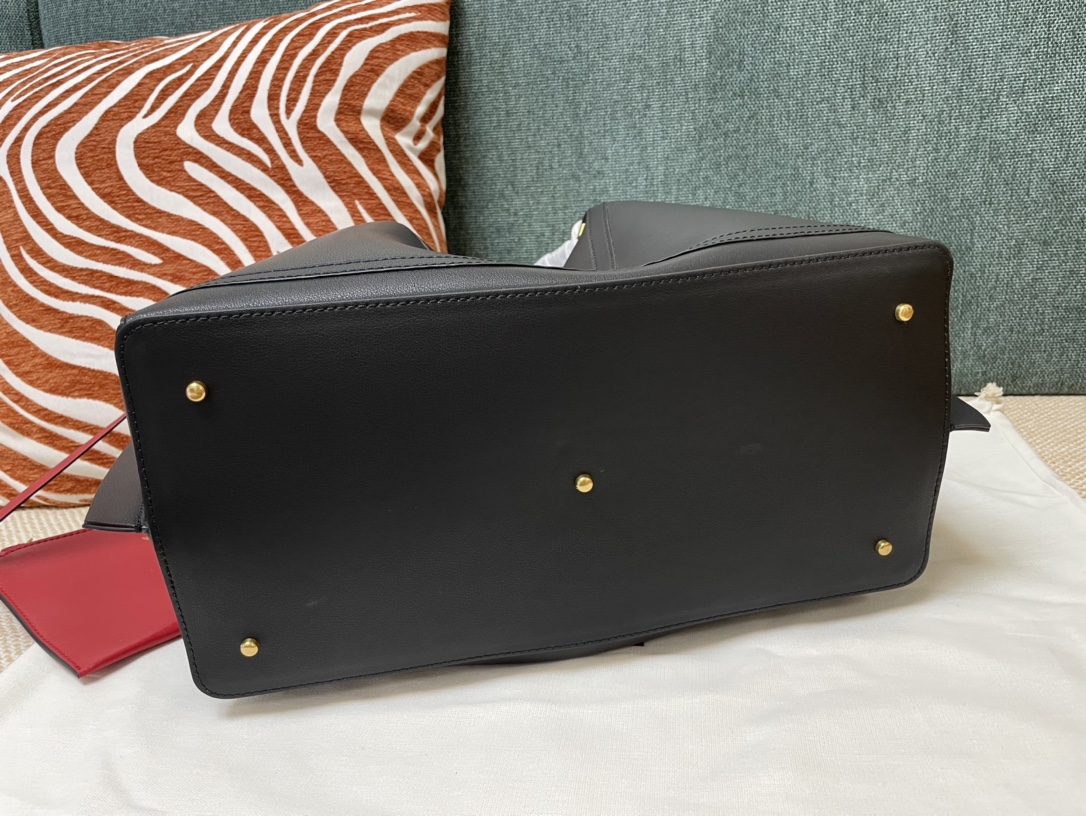Va1e*ntin0 garavani escape handbags-31*25*15&41*25*18 cm