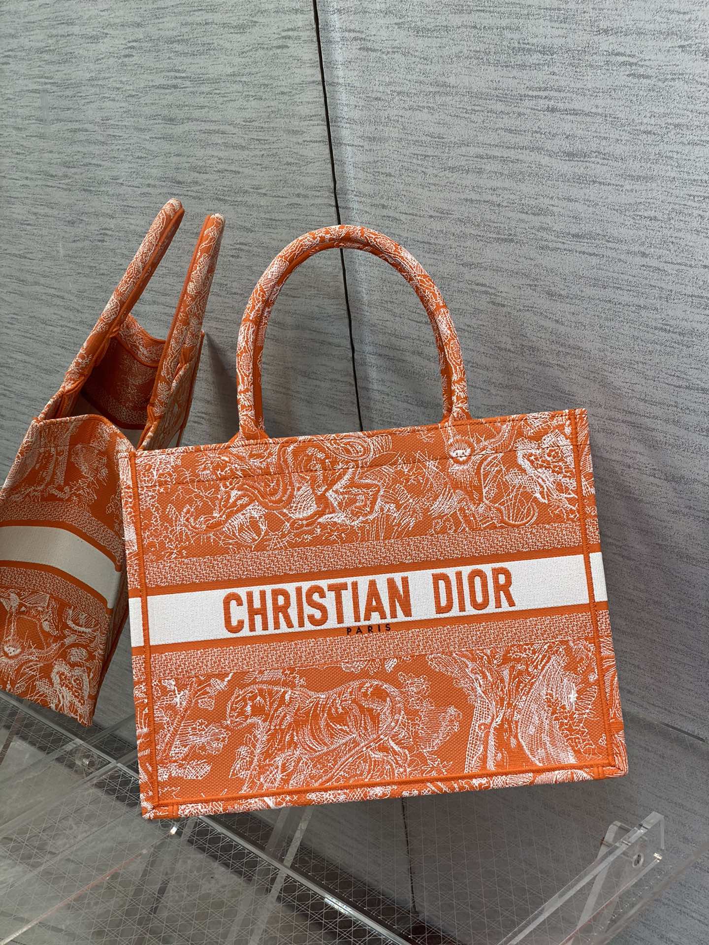 D*or small book tote-36.5cm