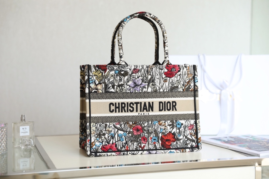 D*or small book tote-36.5cm