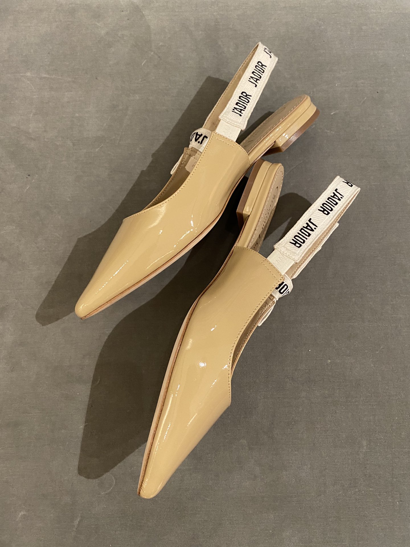 D*or flap shoes