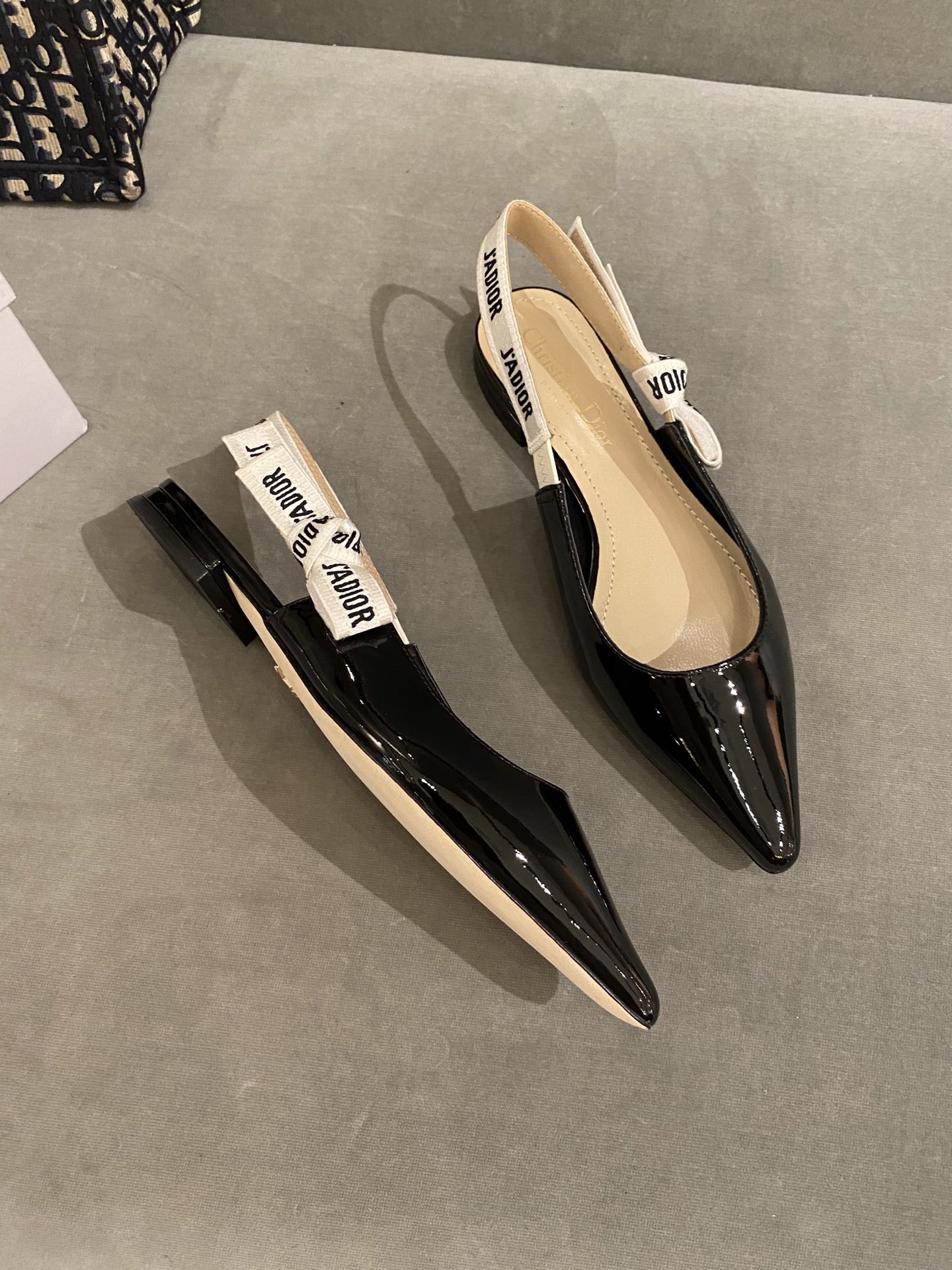 D*or flap shoes