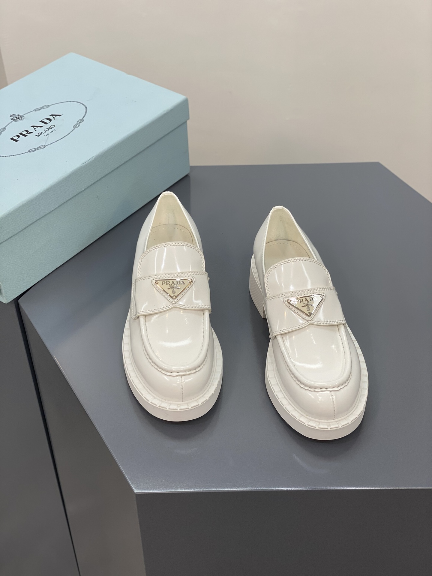 Pra*a loafers 2022ss
