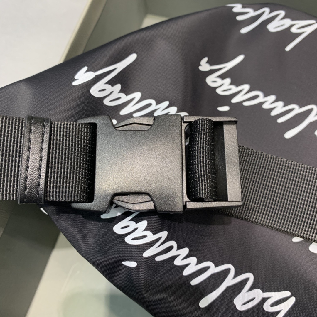 Ba*len*cia*ga wheel logo waist bag-23*5*20cm